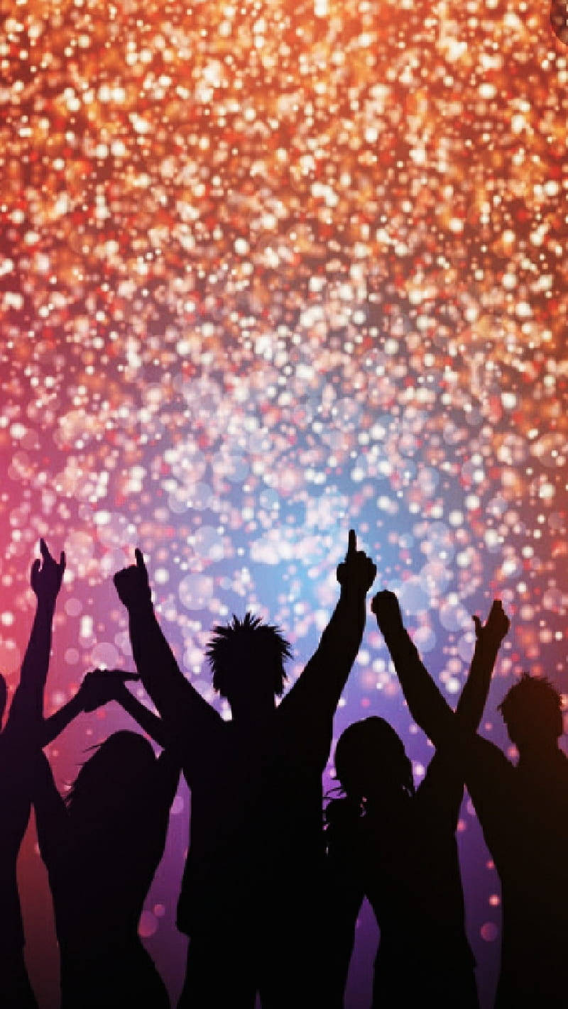 Party 桌布 壁紙 — 剪影人群在閃爍的橙色和紫色燈光下舉起雙臂。