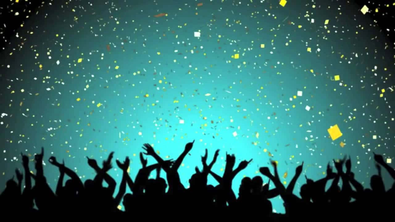 Celebration 桌布 壁紙 — 剪影人群在青綠色漸變天空下，於飄落的黃色和白色紙屑中舉起雙手。