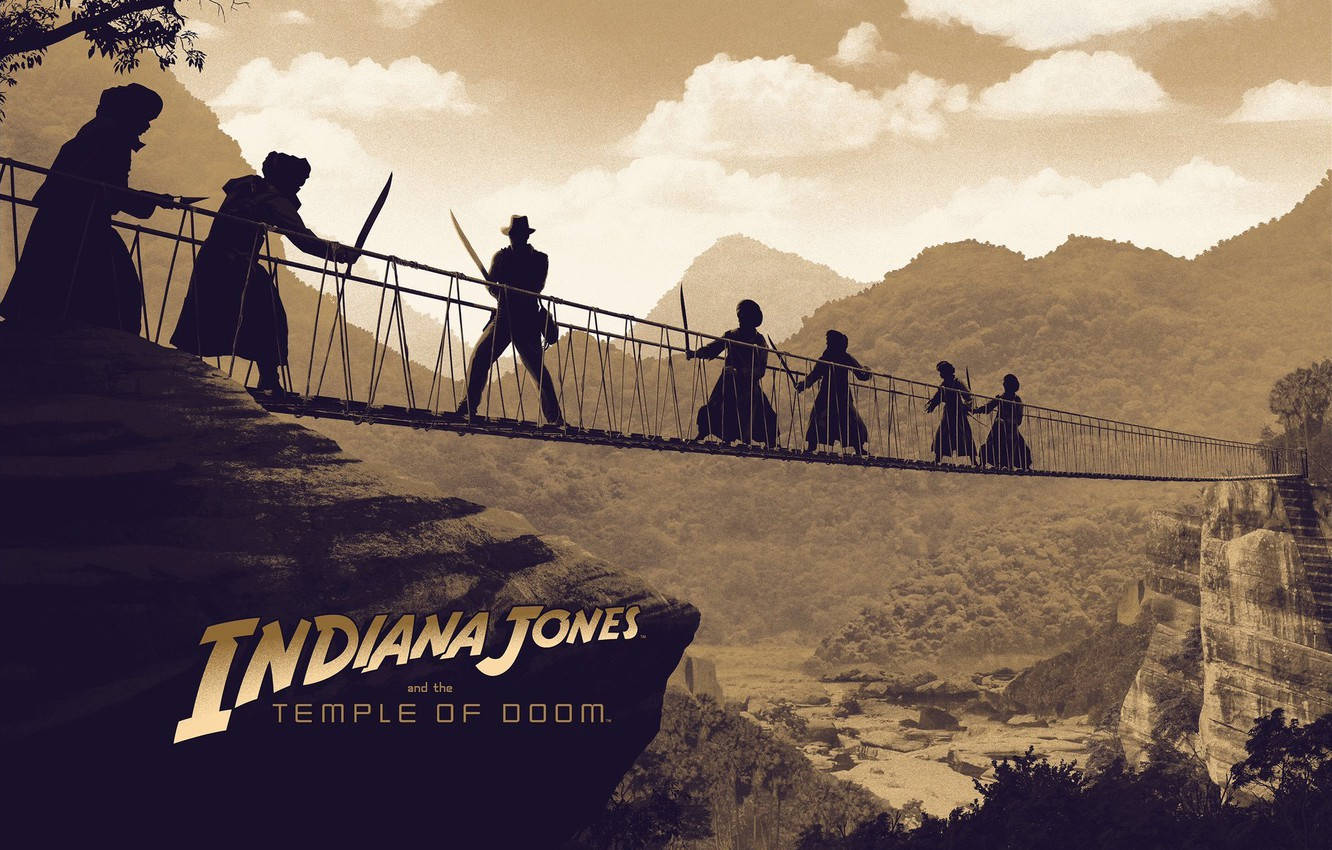 Indiana Jones 桌布 壁紙 — 剪影冒險者在陰天天空下以深褐色調越過深峽谷上一條不穩固的繩橋。