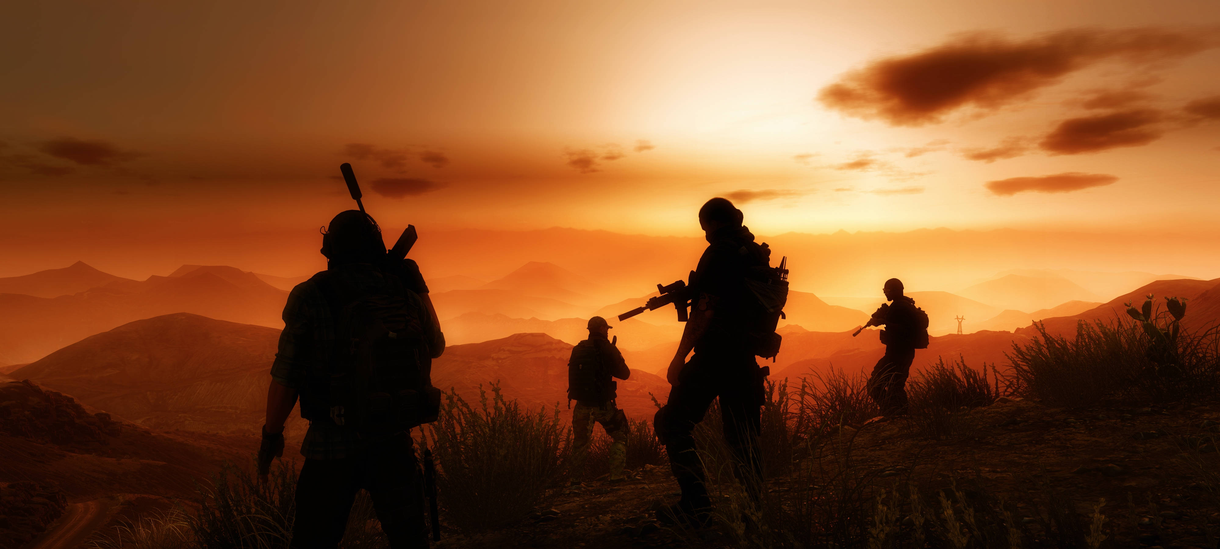 tom clancy's ghost recon wildlands 桌布 壁紙 — 剪影士兵在日落時分穿越崎嶇的山脊，天空呈現火橙色，山峰層疊。