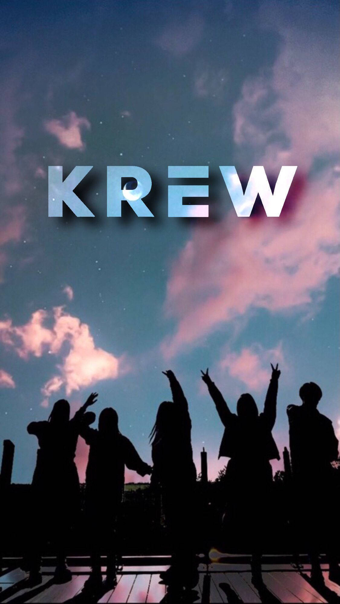 Krew 桌布 壁紙 — 剪影朋友們在佈滿粉紅雲彩和閃爍星星的暮色天空下，歡喜地舉起雙手。