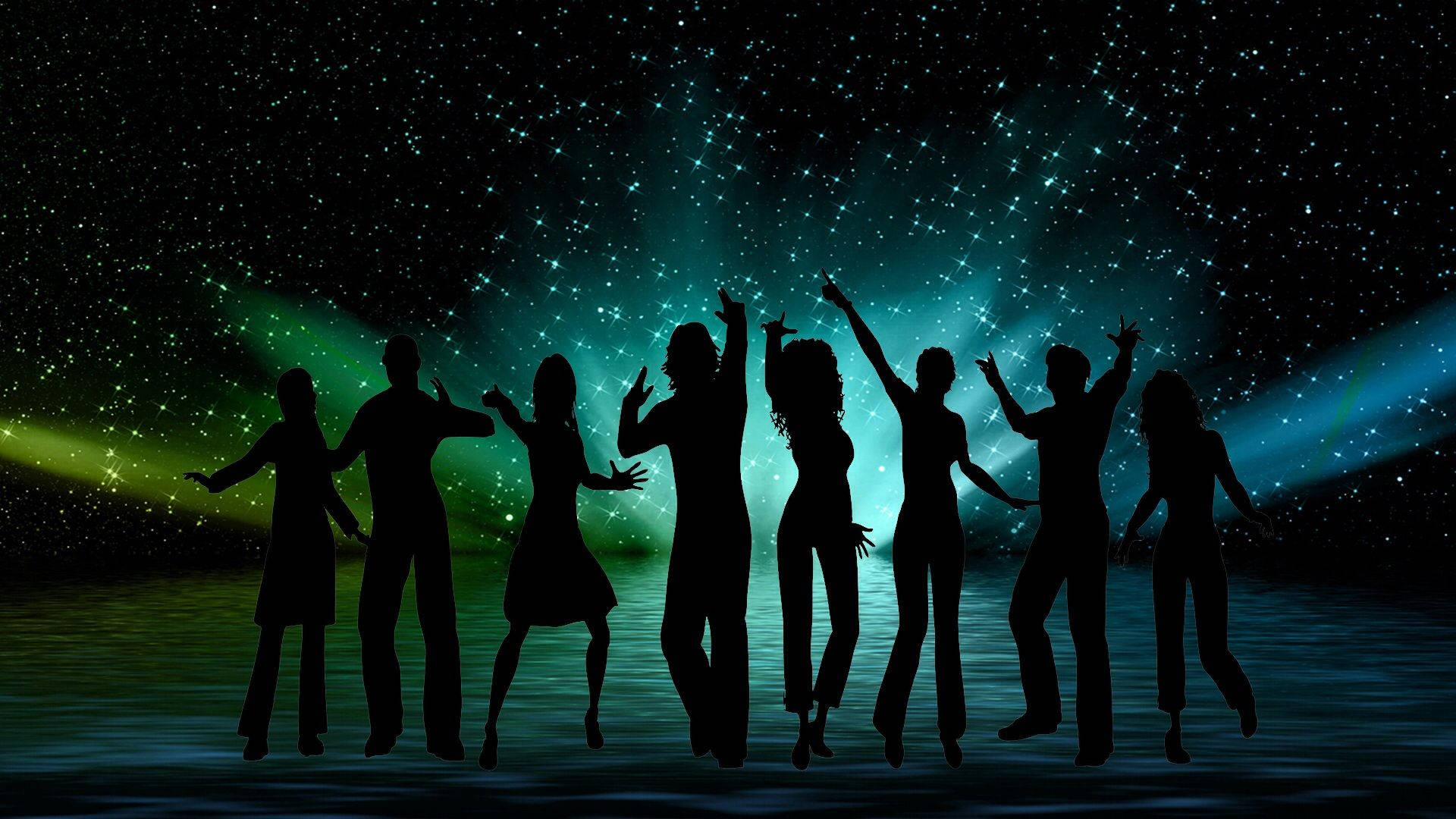Party 桌布 壁紙 — 剪影舞者在星空下慶祝，鮮綠色和藍色的舞台燈光在水面上反射。