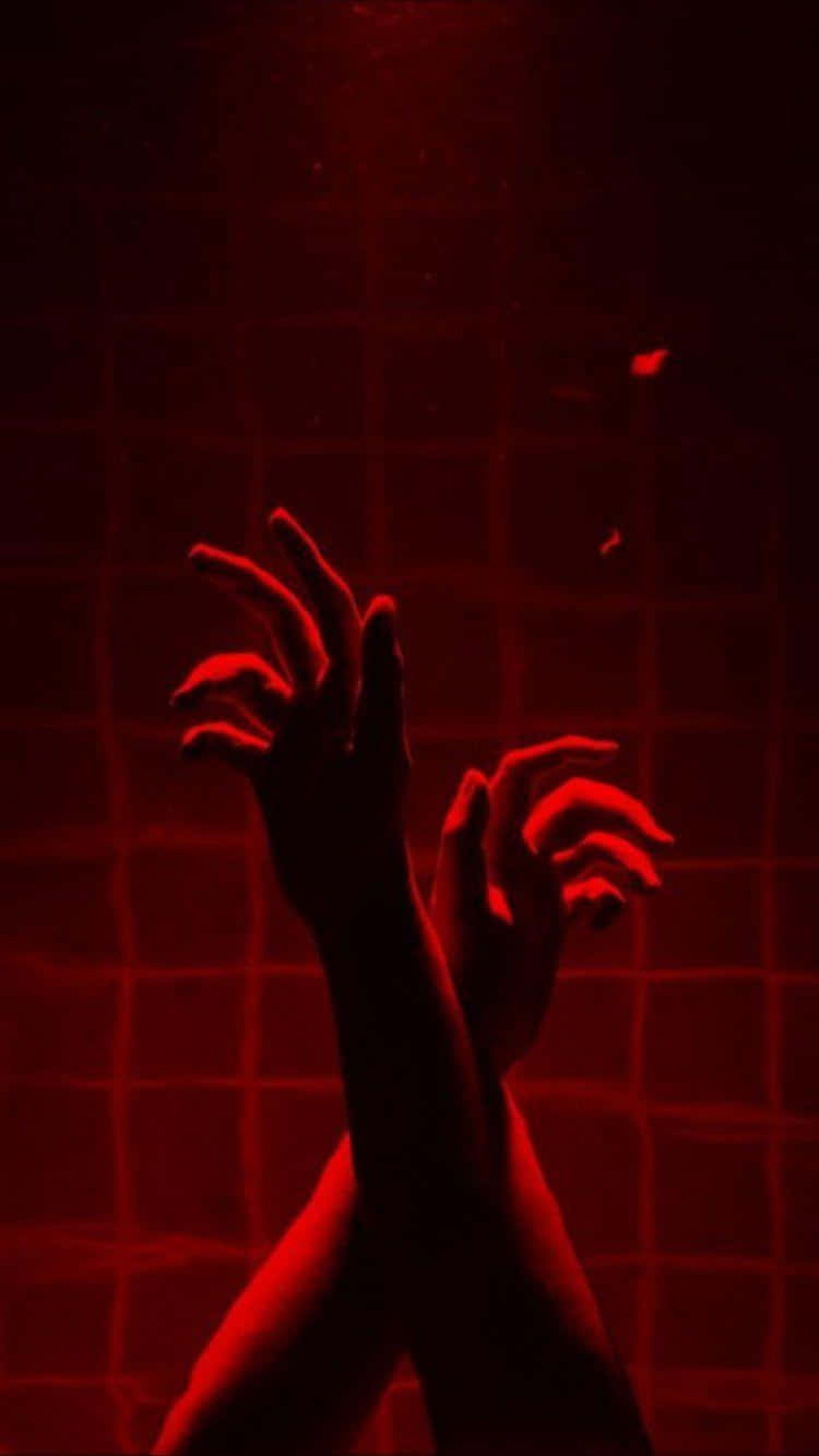 hands 桌布 壁紙 — 剪影般的手穿過染紅的水向上伸向瓷磚牆，營造出令人難忘的水下場景。