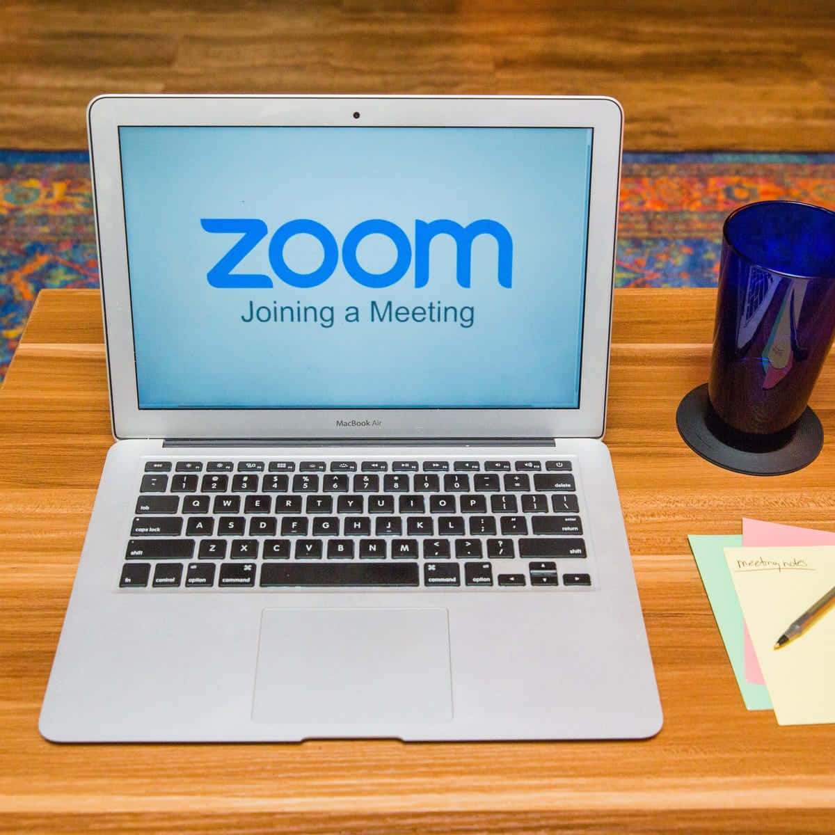 Zoom 會議畫面 — 放大 壁紙