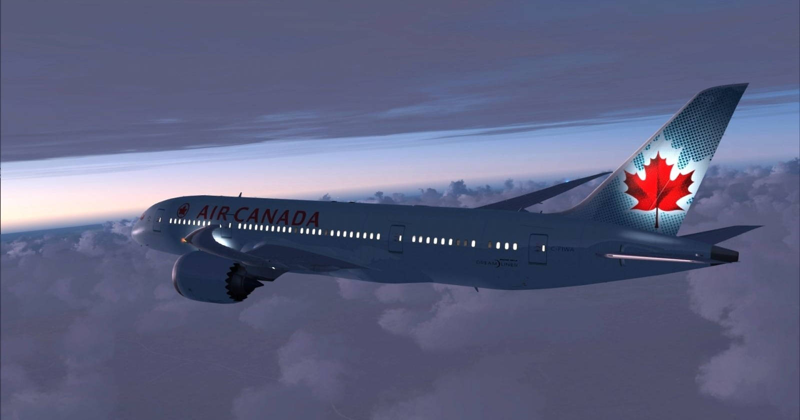 飛機 桌布 壁紙 — 加拿大航空飛機在暮色中滑翔於蓬鬆雲層之上，帶有發光的窗戶和紅色楓葉尾翼。