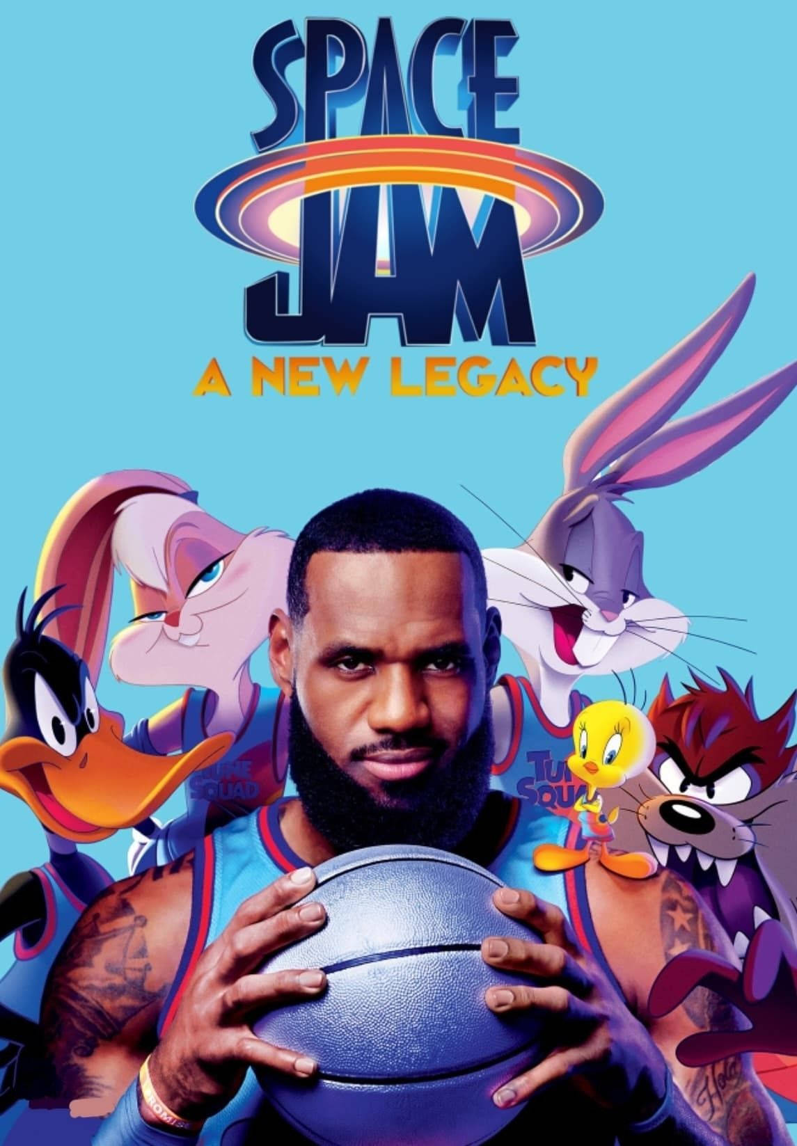 Space Jam 2 桌布 壁紙 — 勒布朗·詹姆斯在明亮的藍色背景前，被樂一通角色包圍，手持一個籃球。