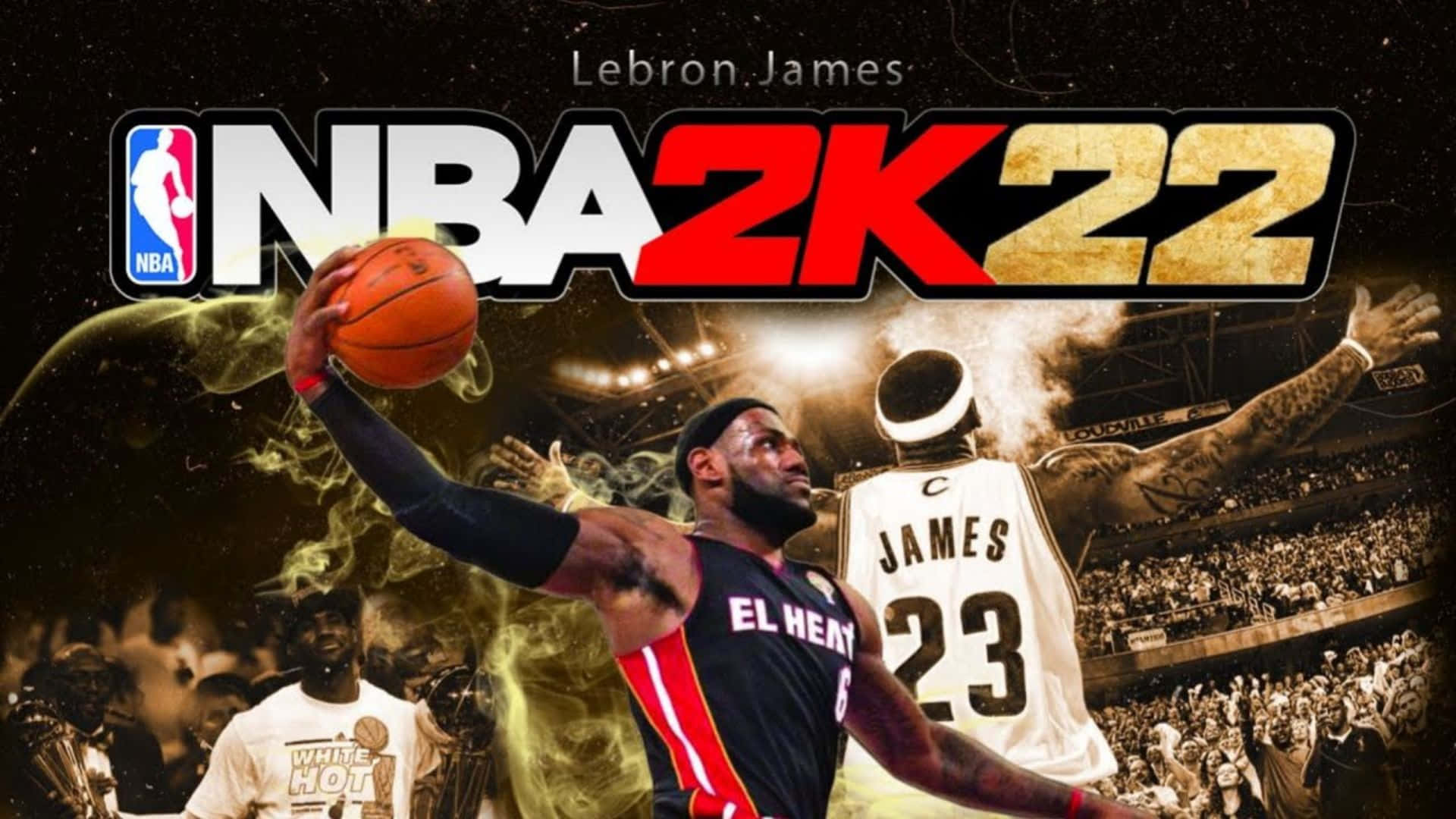 NBA 桌布 壁紙 — 勒布朗詹姆斯身穿邁阿密熱火球衣，手持籃球，以體育館人群為背景，為NBA 2K22遊戲封面跳躍。