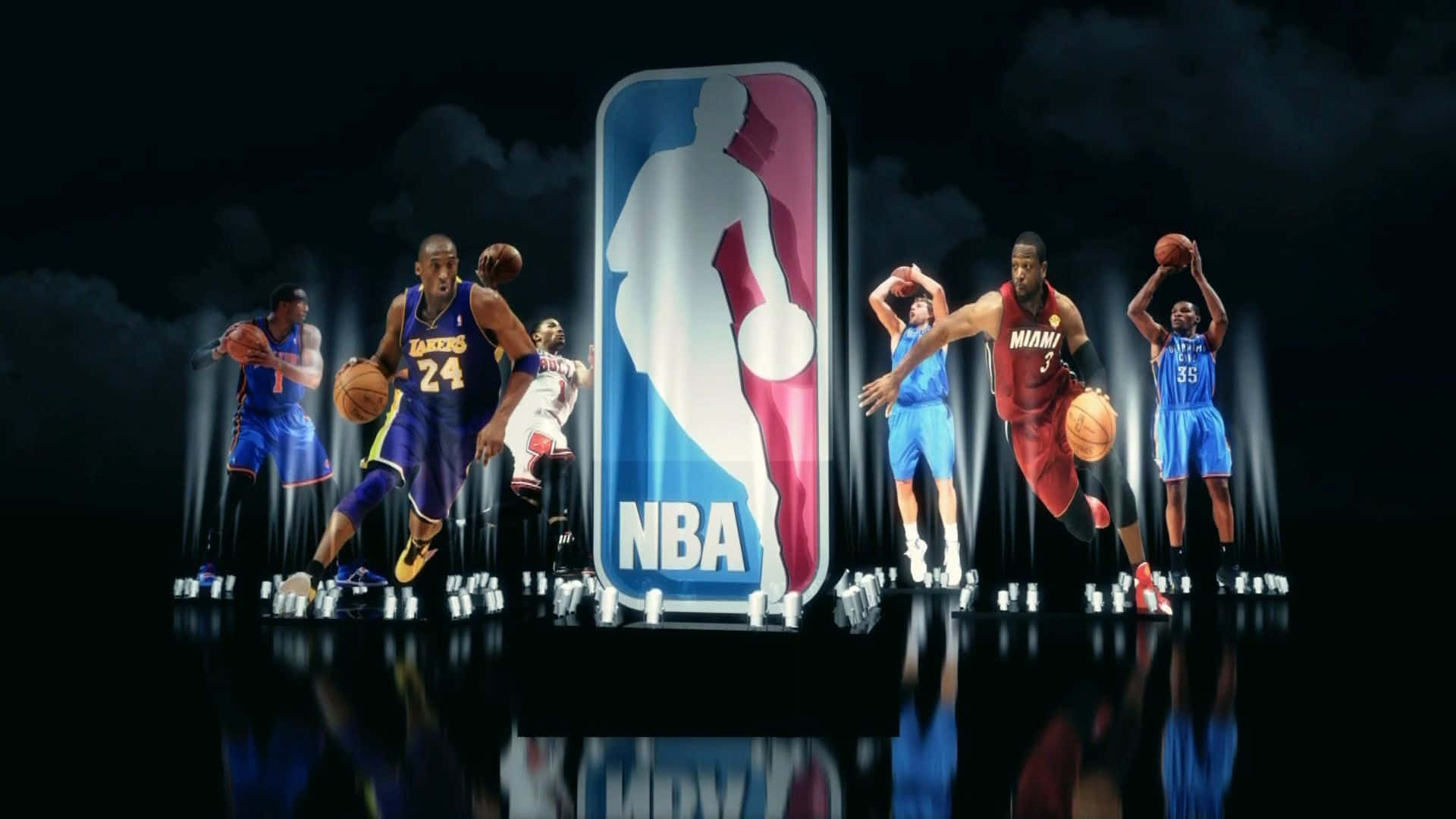 Best NBA 桌布 壁紙 — 動感十足的NBA籃球運動員以動作姿勢圍繞著發光的NBA標誌，在反射舞台上的戲劇性聚光燈下。