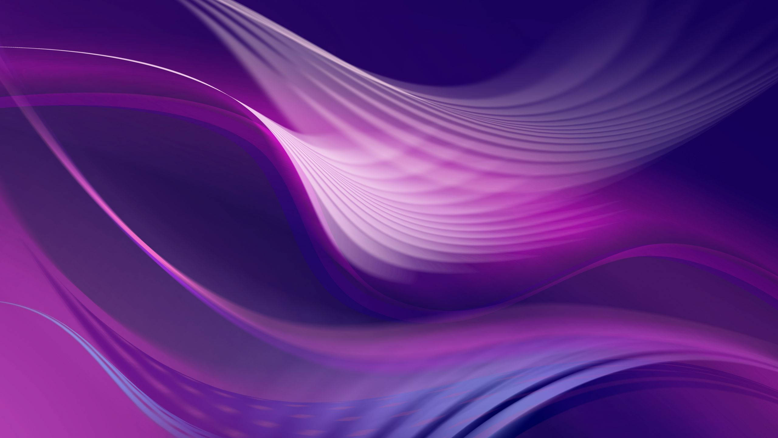 Violet Aesthetic 桌布 壁紙 — 動態流動的紫色和白色絲帶創造出迷人的抽象波浪圖案。