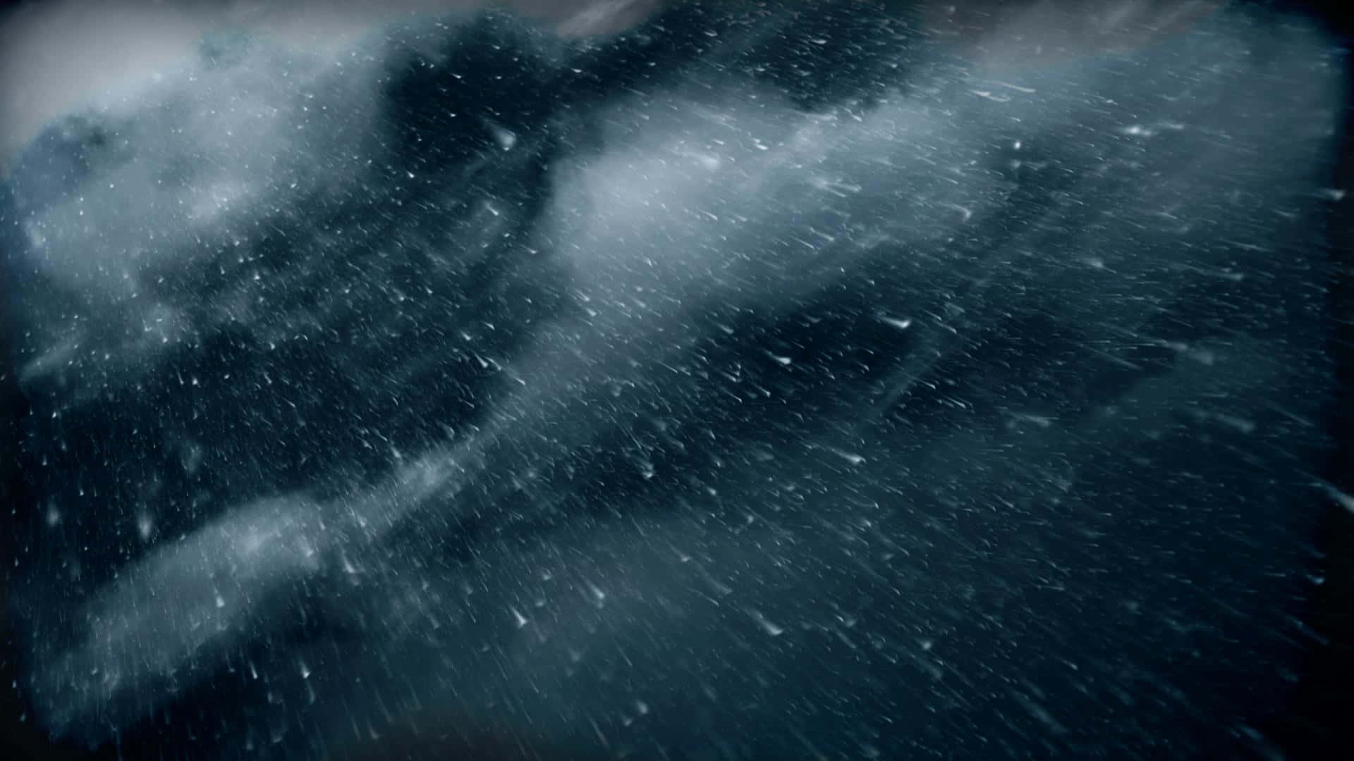 Raining 桌布 壁紙 — 動態的暴風雨天空，有旋轉的烏雲和被柔和藍光照亮的飄落雪花。