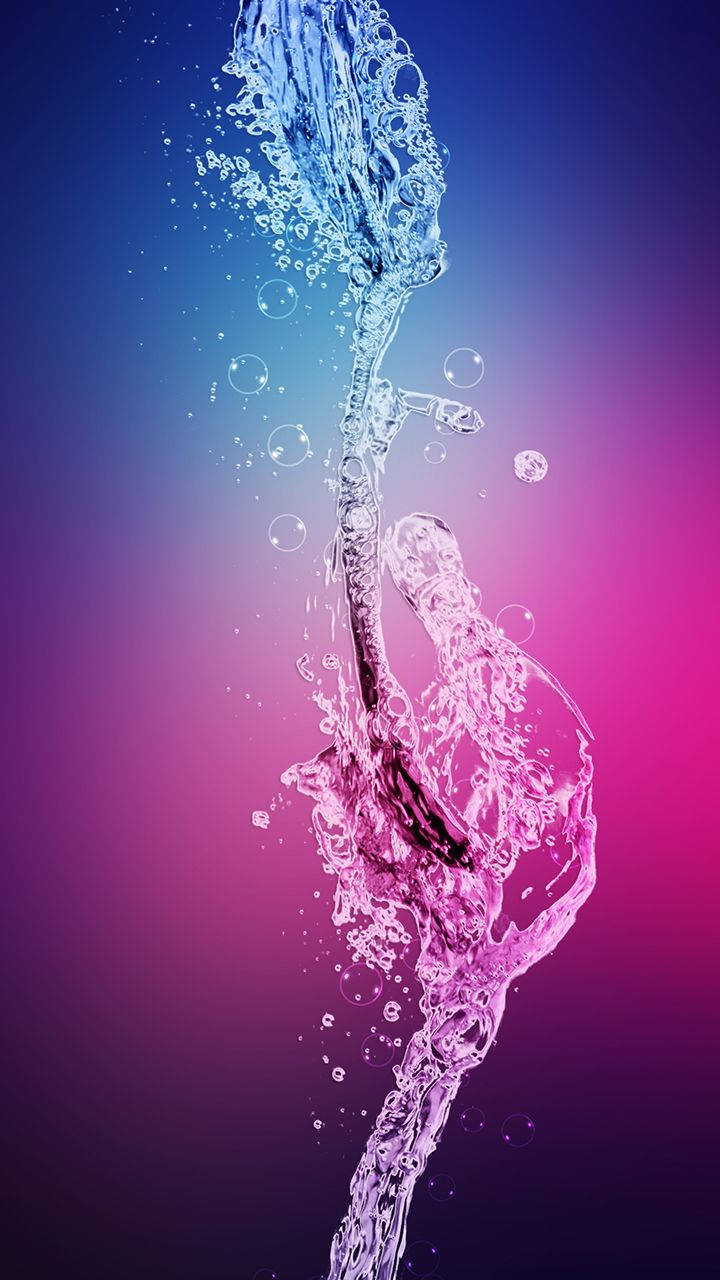Samsung Galaxy J7 桌布 壁紙 — 動態的水花向上彎曲，背景是藍色到粉紅色的漸變，帶有浮動的氣泡。