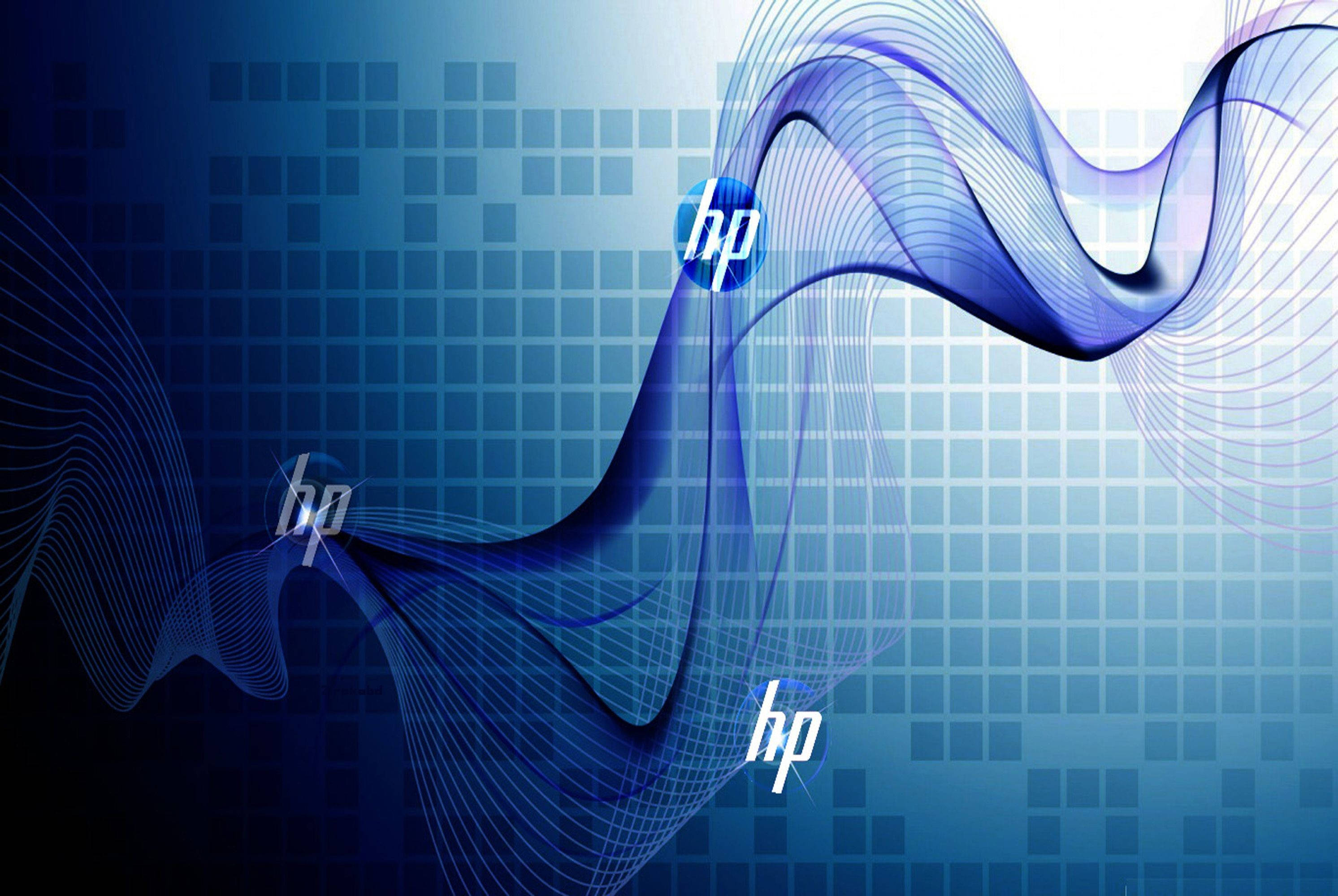 HP 桌布 壁紙 — 動態藍色波浪線在網格背景上流動，HP 標誌漂浮在數位空間中。