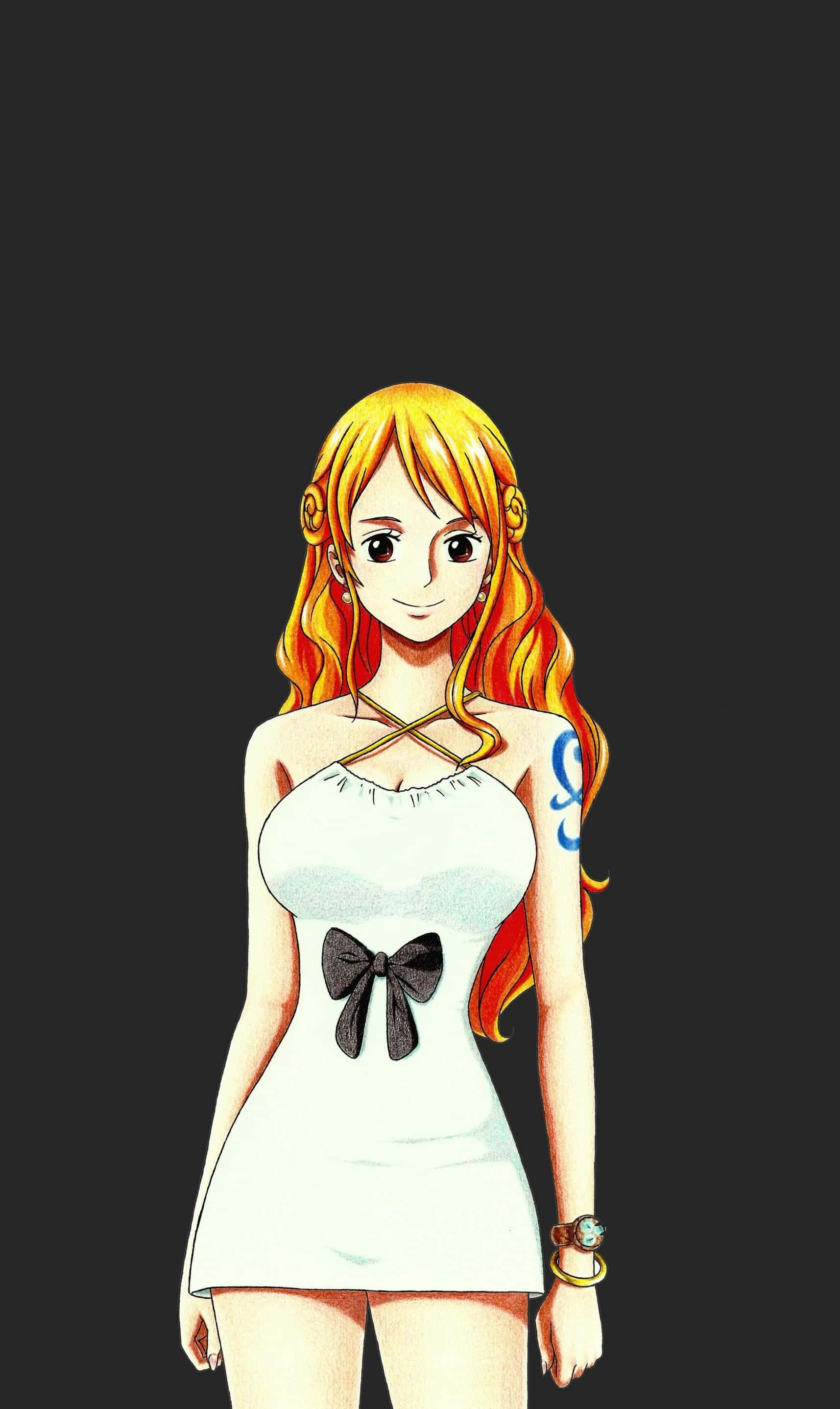 動漫女孩 桌布 壁紙 — 動漫女孩，一頭火紅橙色頭髮，身穿白色連衣裙，自信微笑地站在深色背景前。