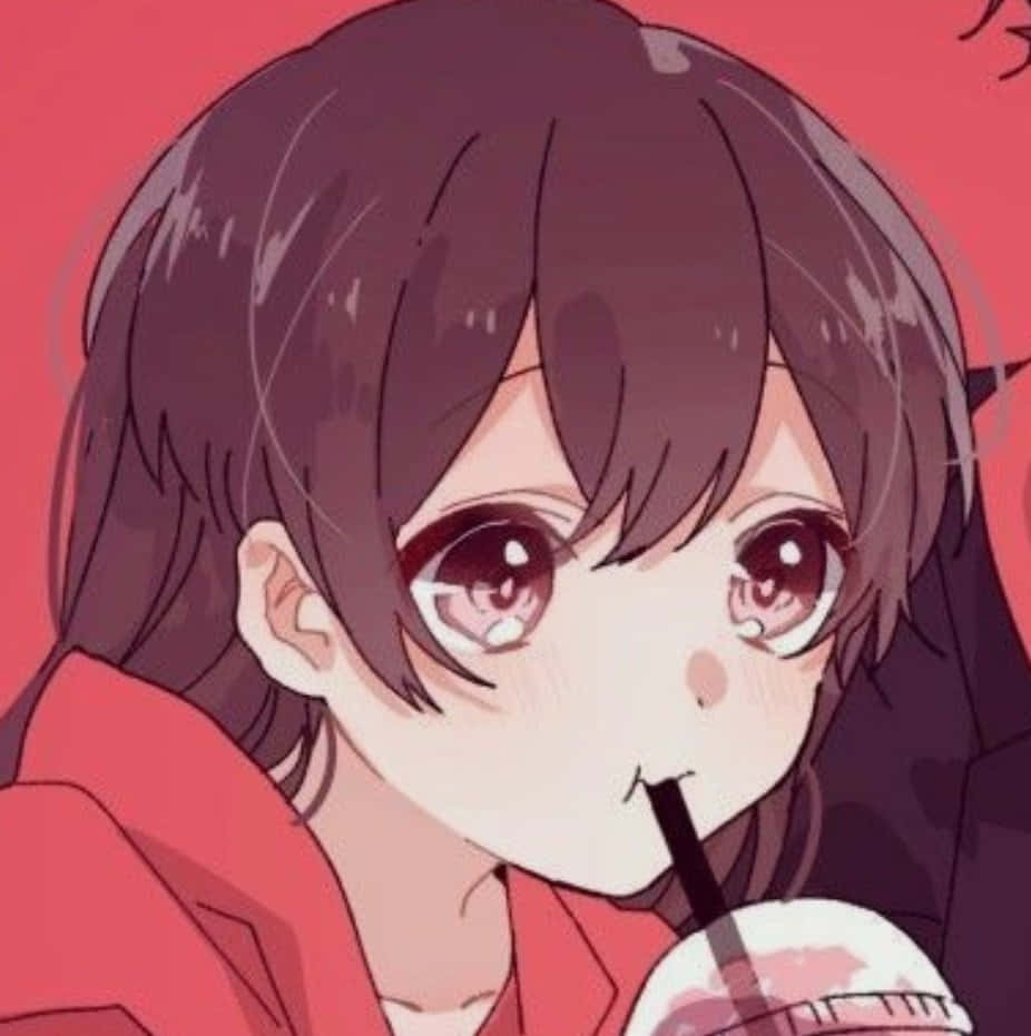 動漫女孩 桌布 壁紙 — 動漫女孩，棕色頭髮，大眼睛，在純紅色背景前用吸管喝粉紅色飲料。