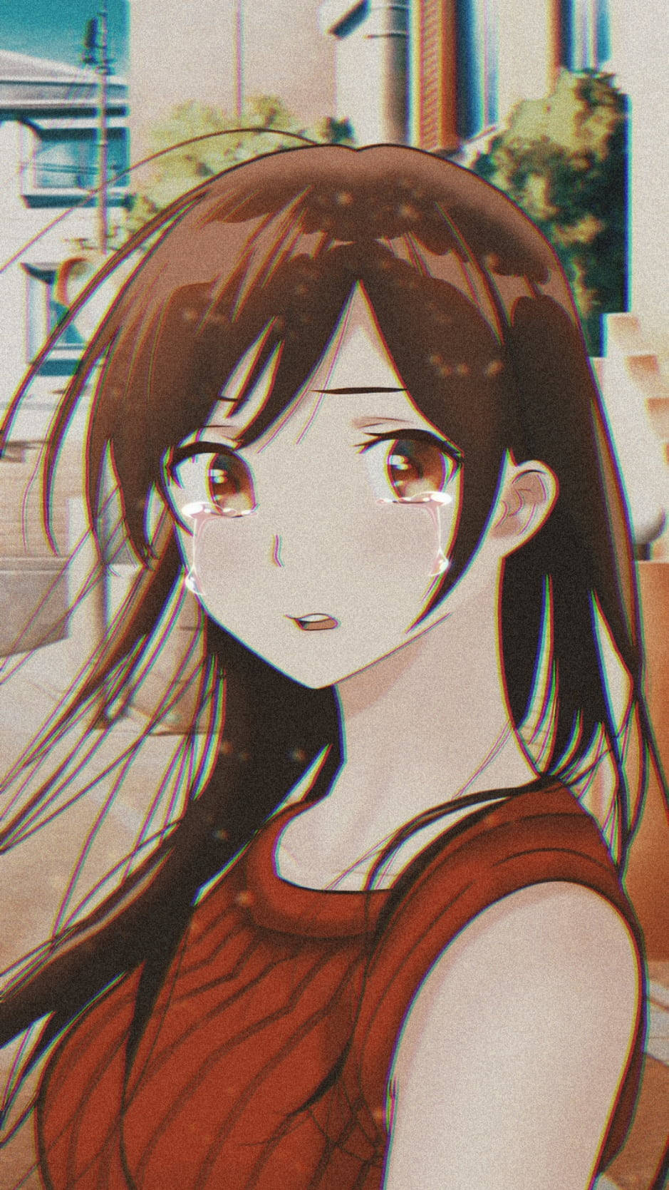 動漫女孩 桌布 壁紙 — 動漫女孩，棕色頭髮，淚眼汪汪，站在陽光普照的城市小巷中，身穿紅色上衣。