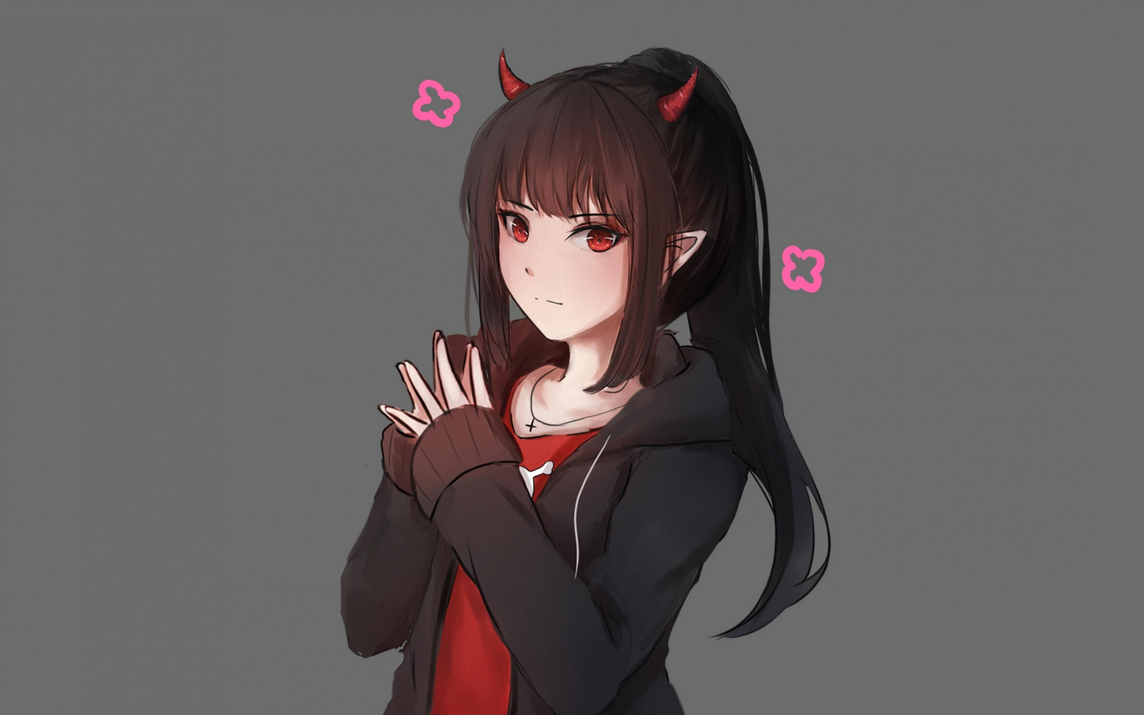 Anime Demon 桌布 壁紙 — 動漫女孩，紅眼睛，小角，粉紅色閃光，穿著黑色連帽衫，內搭紅色襯衫，雙臂交叉，灰色背景。