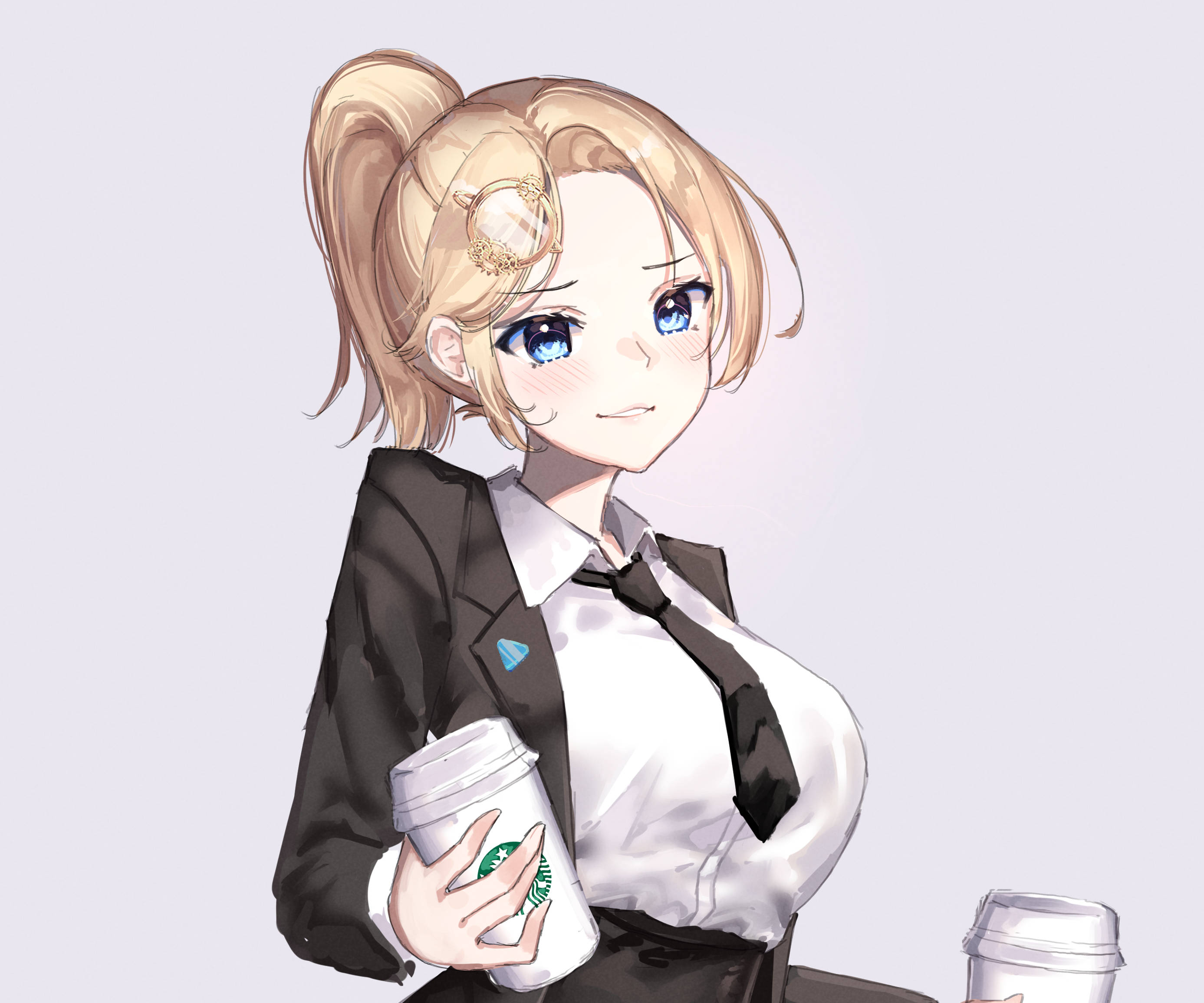 Amelia 桌布 壁紙 — 動漫女孩，金色雙馬尾，藍色眼睛，穿著黑色西裝，在純色背景前拿著星巴克咖啡杯。