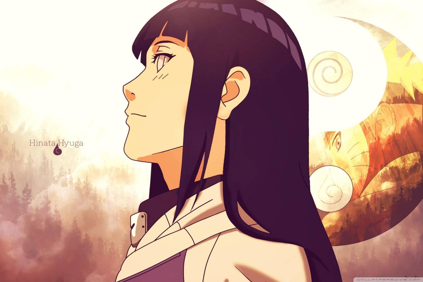 Hinata Hyuga 桌布 壁紙 — 動漫女孩日向雛田側面，背景是溫暖發光的森林和風格化的狐狸面具圖案。