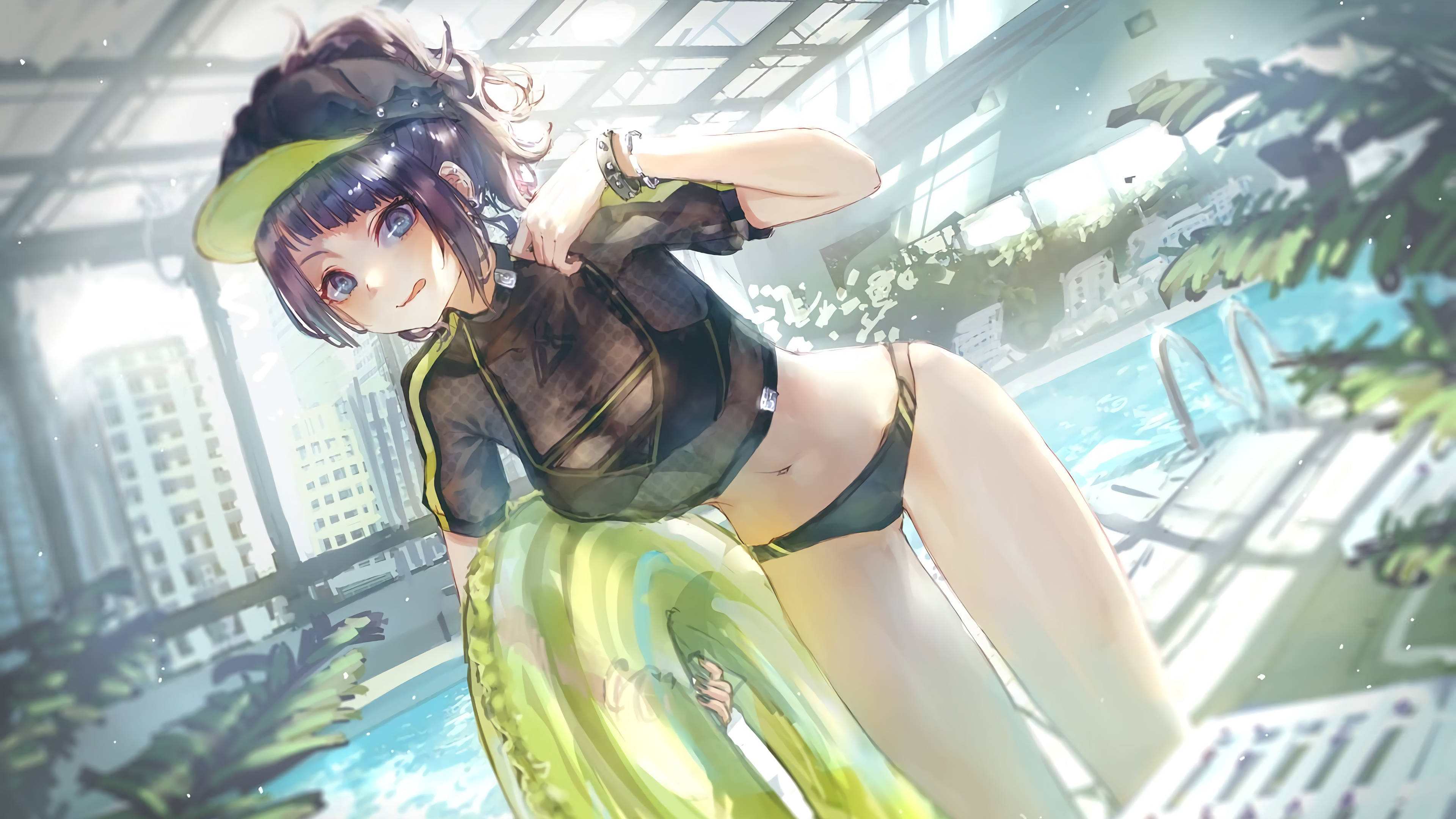 Girl In Bikini 桌布 壁紙 — 動漫女孩穿著黑色泳衣和綠色遮陽帽，躺在充氣圈上，在泳池邊欣賞城市景觀。
