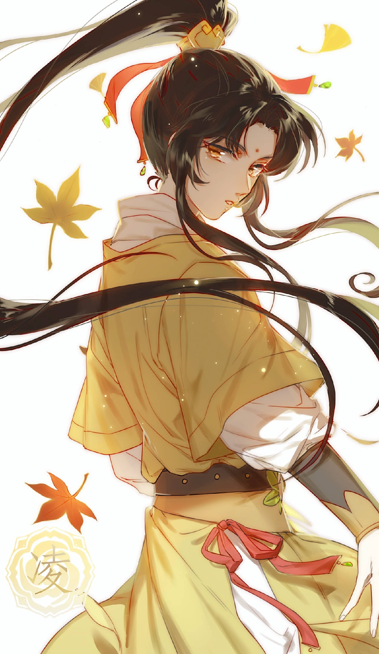 mo 桌布 壁紙 — 動漫女孩身穿黃色和服，黑色長髮飄逸，秋葉在她周圍旋轉，背景是明亮的白色。