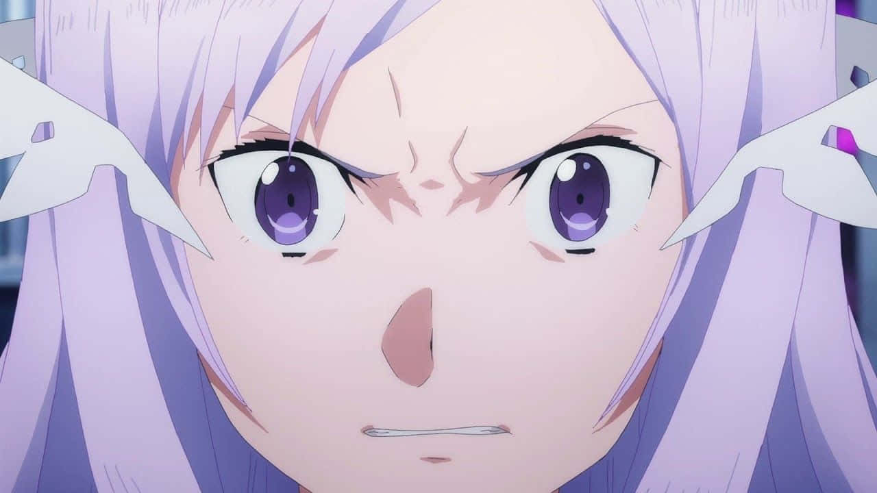 Sword Art Online Quinella 桌布 壁紙 — 動漫少女的特寫，她有薰衣草色頭髮和紫色眼睛，瞇起雙眼、皺起眉頭，怒目而視。
