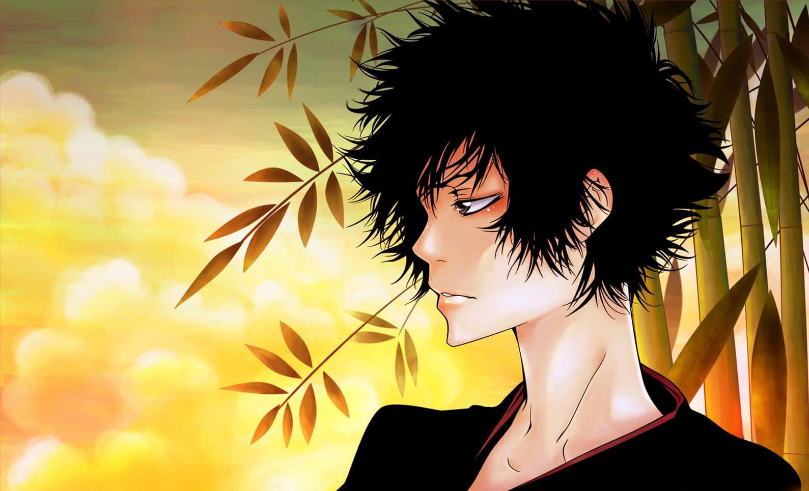 動漫男孩 桌布 壁紙 — 動漫少年，黑色刺蝟頭，在溫暖的金色夕陽背景下，伴隨竹葉，若有所思地凝視。