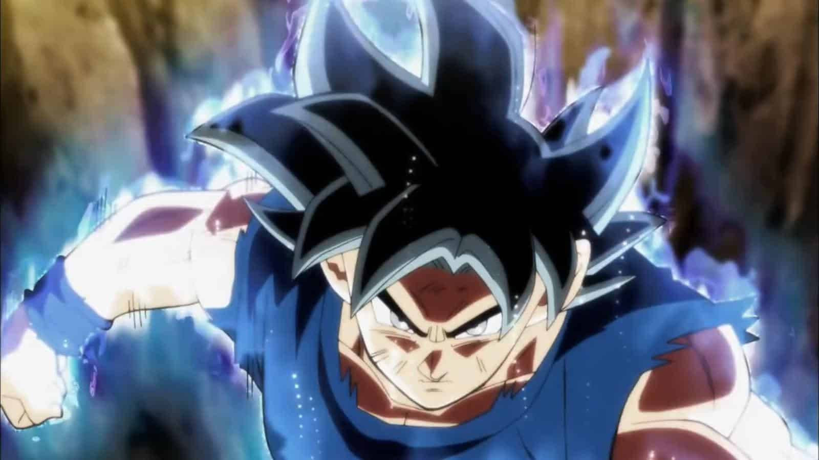 Ultra Instinct Goku 桌布 壁紙 — 動漫戰士，黑色刺蝟頭，散發藍色光芒，表情激烈向前衝刺。