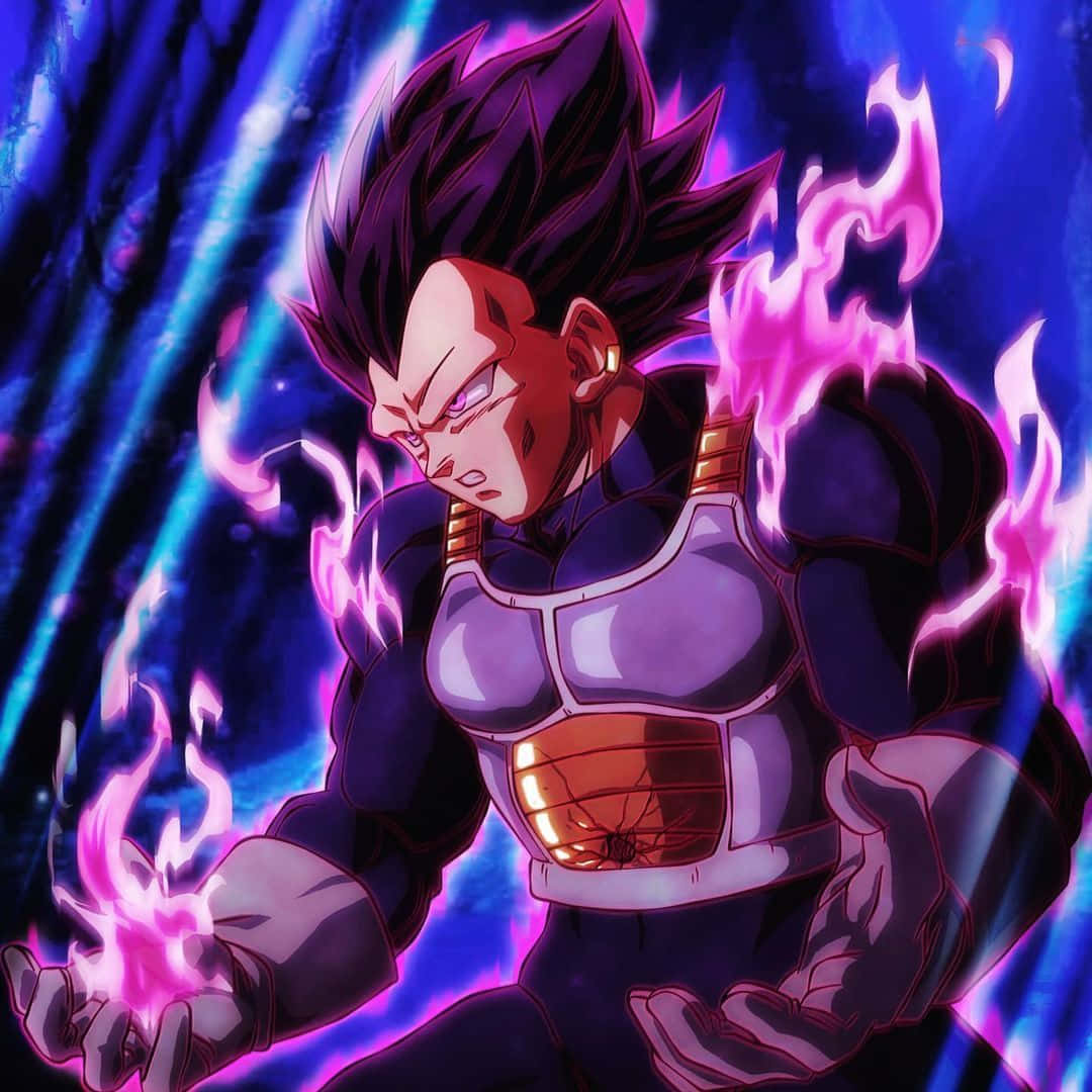 Vegeta Ultra Ego 桌布 壁紙 — 動漫戰士，黑色尖刺頭髮，身體散發出發光的紫色火焰，背景是深藍色宇宙。