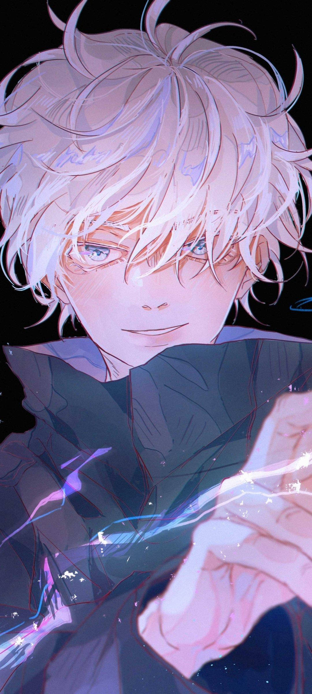 Gojo Sataru 桌布 壁紙 — 動漫男孩，一頭凌亂的銀髮，藍色眼睛發光，在黑暗背景中引導魔法能量。