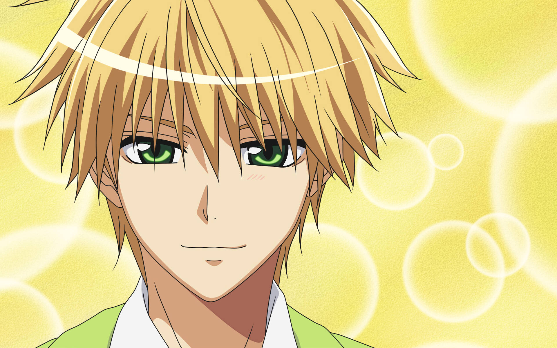Kaichou Wa Maid Sama 桌布 壁紙 — 動漫男孩，金色尖刺頭髮，綠色眼睛，在發光的黃色氣泡背景前溫柔微笑。