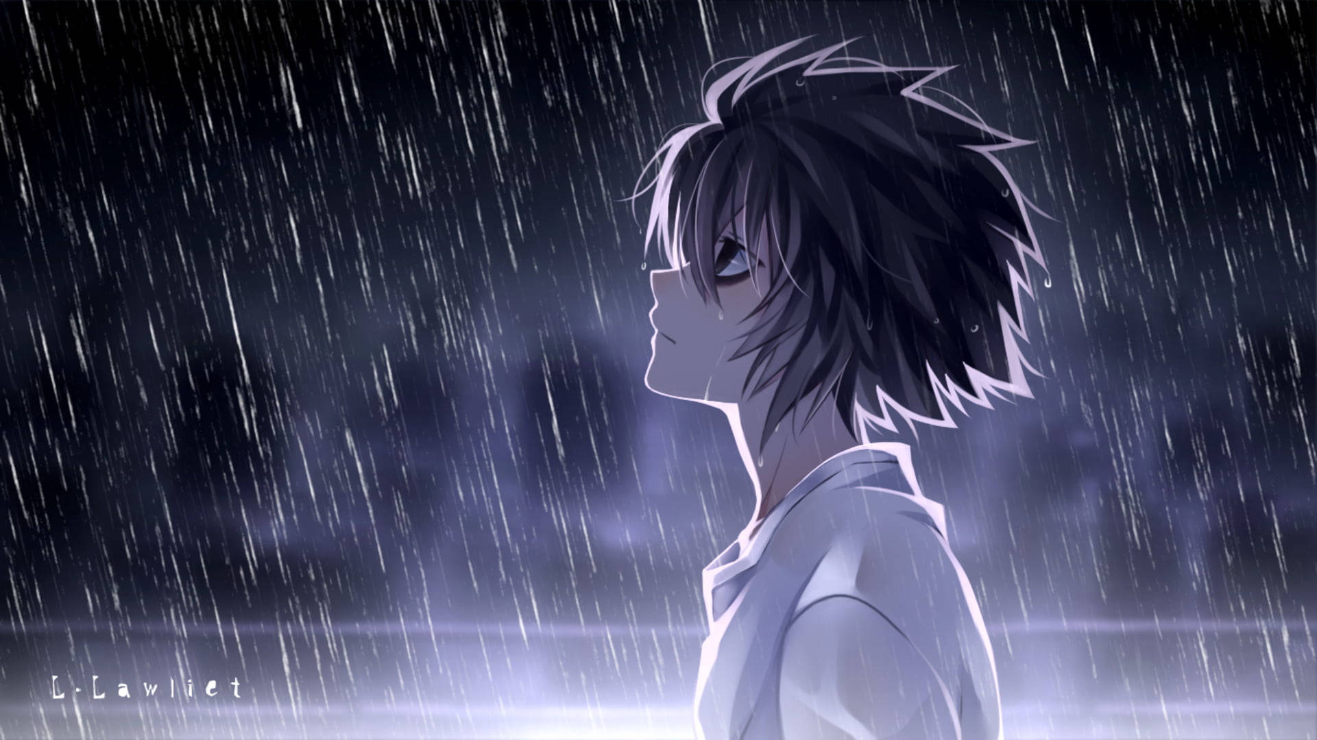 死亡筆記本 桌布 壁紙 — 動漫男孩，頭髮尖刺，站在雨中，天空陰暗，背後有發光的光。