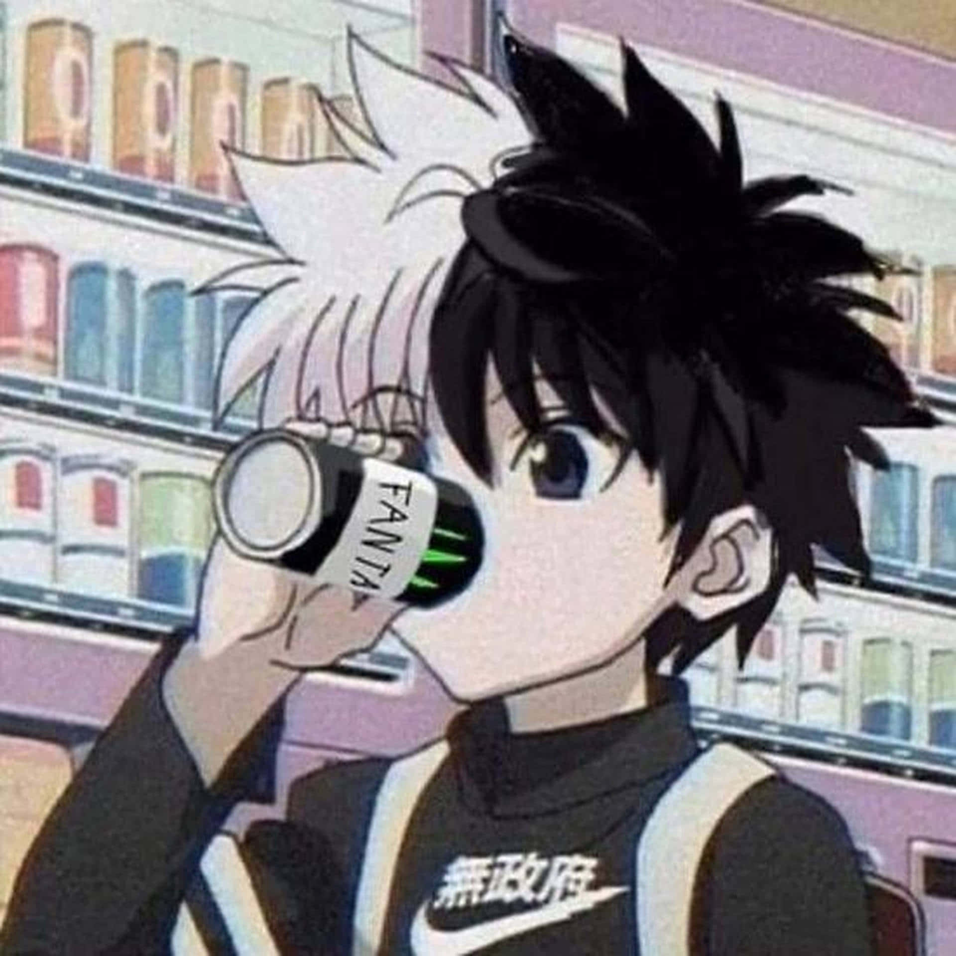 桌布 壁紙 — 動漫男孩，黑色和白色尖刺頭髮，在色彩繽紛的商店通道中喝著一罐芬達。
