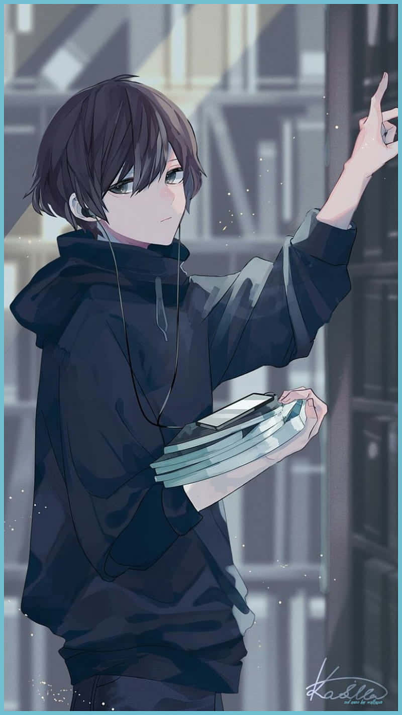 動漫男孩 桌布 壁紙 — 動漫男孩穿著深色連帽衫，戴著耳機，手持書本並向上指，背景是模糊的城市。