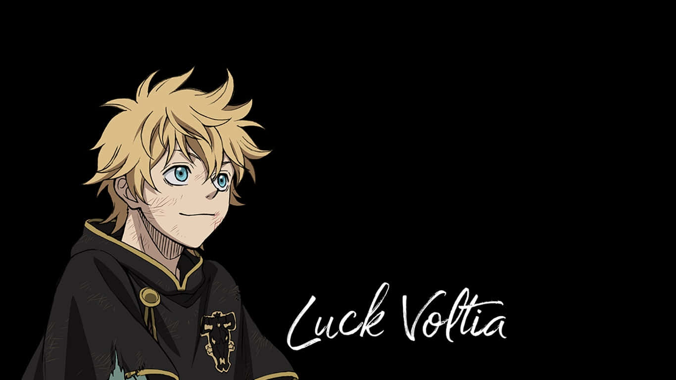 Luck Voltia 桌布 壁紙 — 動漫角色 Luck Voltia 擁有尖刺金髮和藍色眼睛，在黑色背景上微笑，下方寫有他的名字。