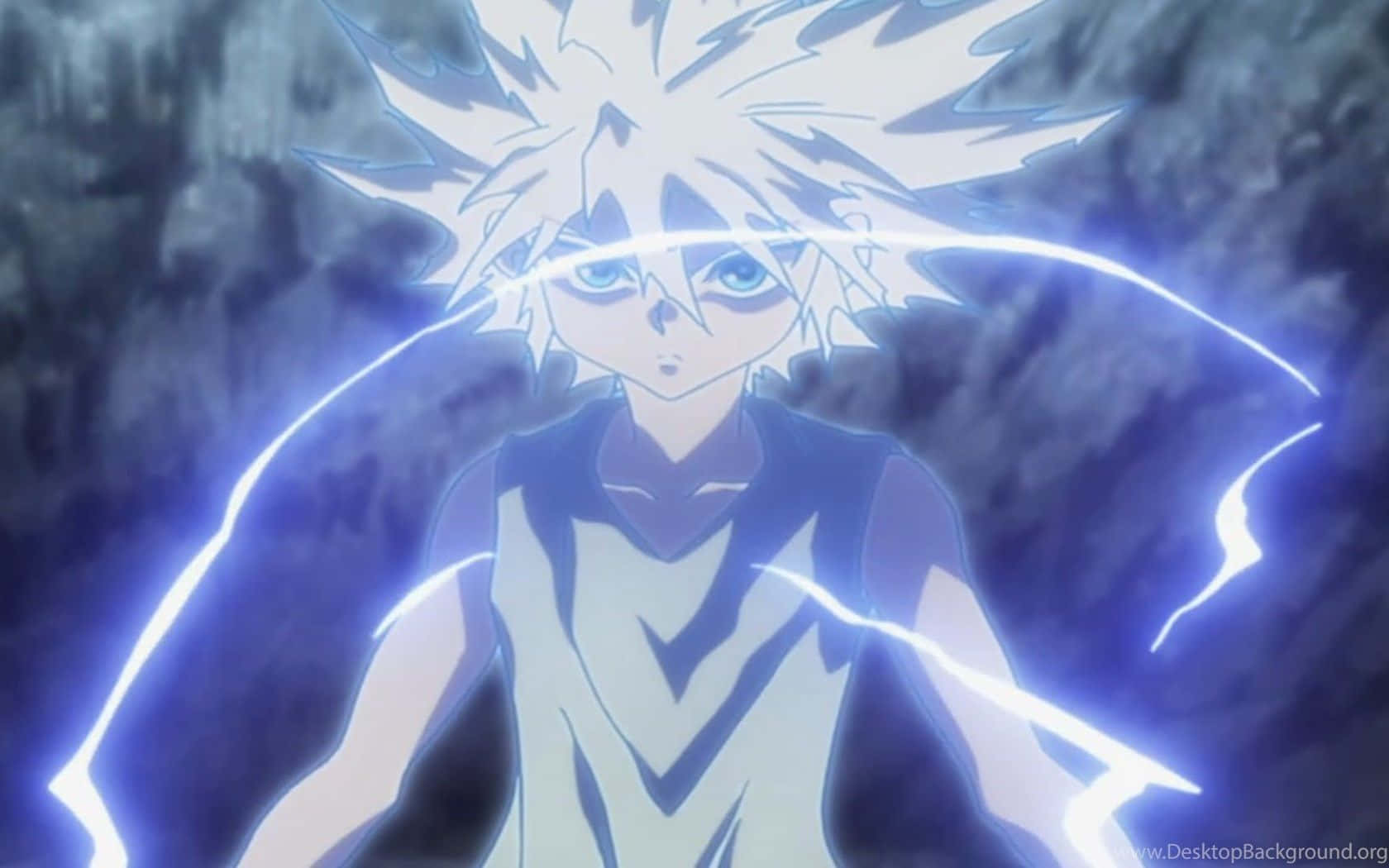 Killua Cute 桌布 壁紙 — 動漫角色，擁有尖刺白髮和發光的藍色眼睛，被電能包圍，背景是黑暗暴風雨。