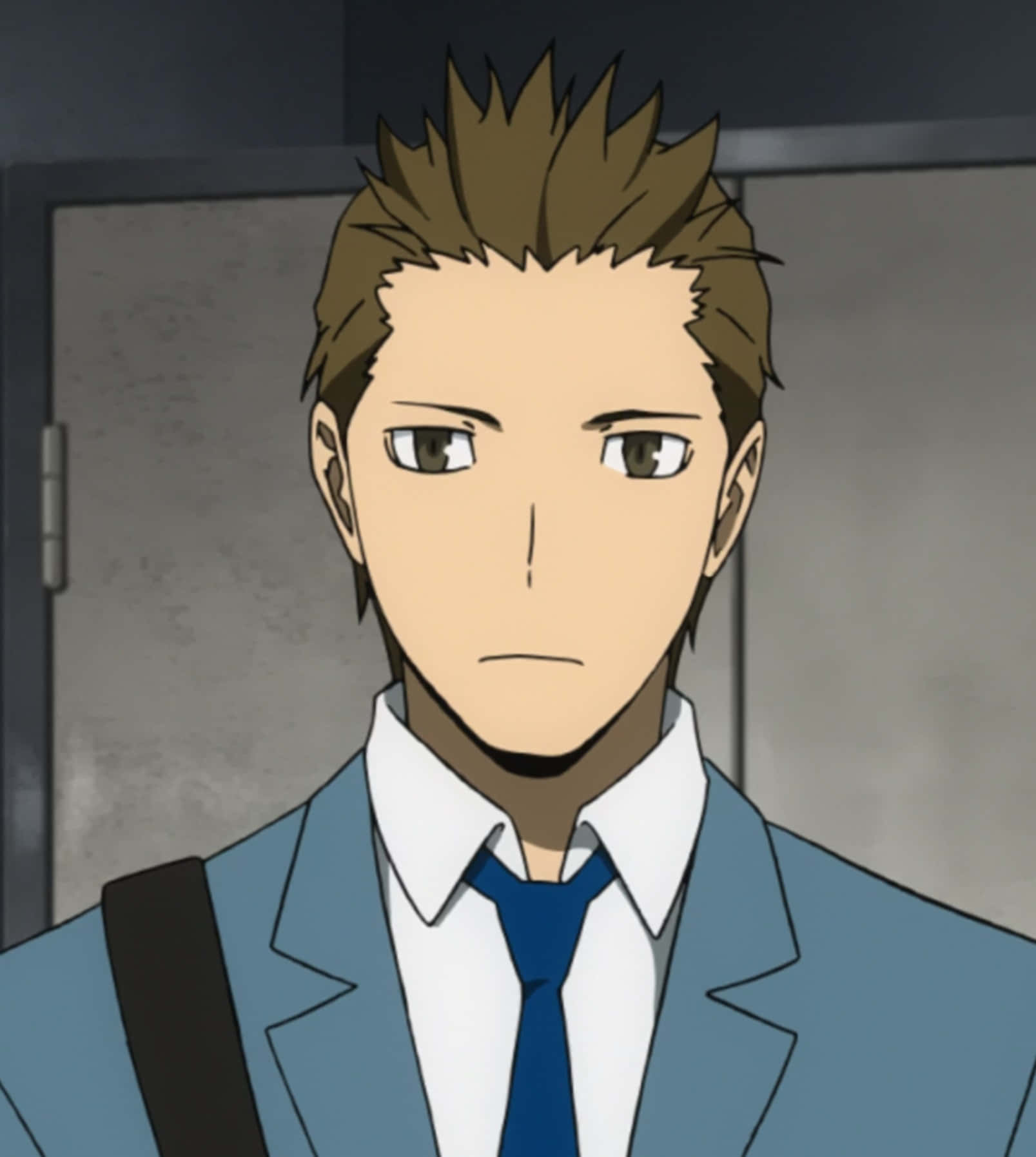 Seiji Yagiri 桌布 壁紙 — 動漫角色，棕色尖刺頭髮，表情嚴肅，室內穿著藍色西裝、白色襯衫和藍色領帶。