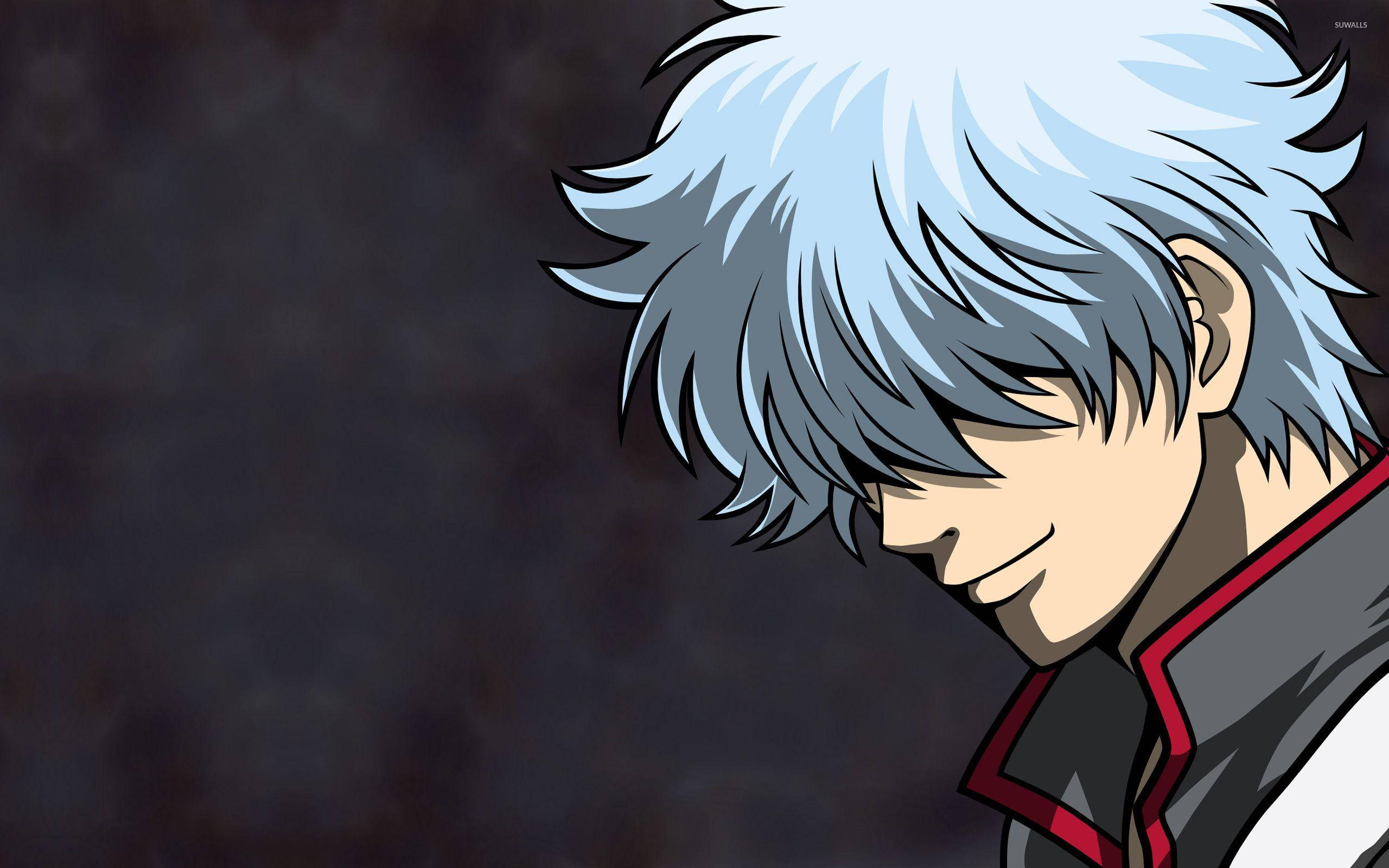 Top Anime 桌布 壁紙 — 動漫角色，銀色尖刺頭髮，露出冷笑，側面輪廓，背景為深色紋理。
