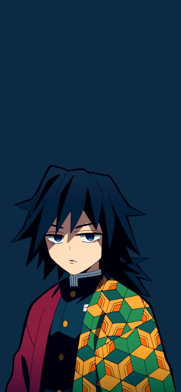 Demon Slayer Aesthetic 桌布 壁紙 — 動漫角色，黑色尖刺頭髮，藍色眼睛，穿著色彩繽紛的幾何圖案羽織，背景為深藍色。