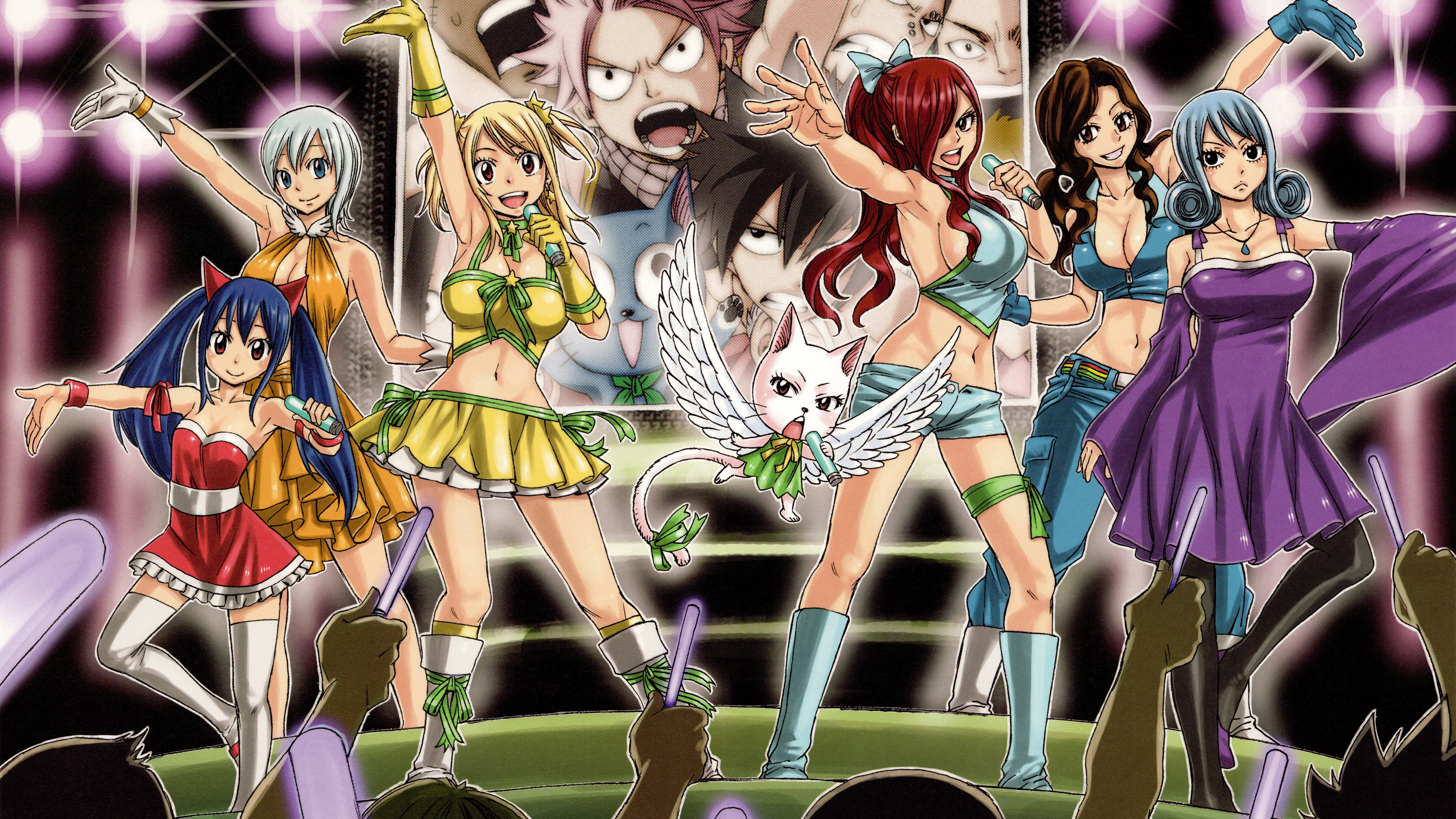 Fairy Tail Characters 桌布 壁紙 — 動漫角色在明亮的聚光燈下於閃耀的舞台上充滿活力地表演，下方有歡呼的人群剪影。