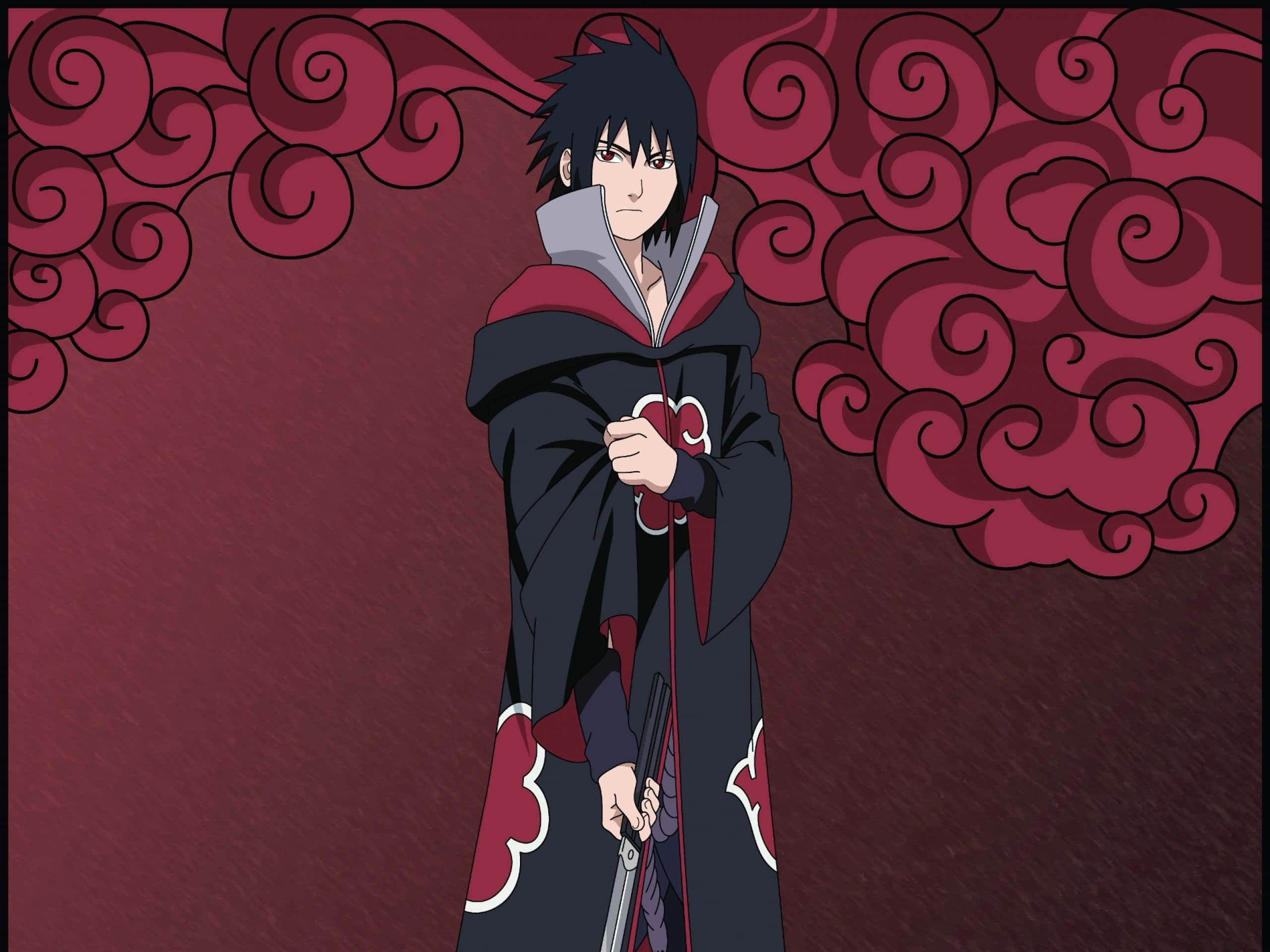 Akatsuki Sasuke 桌布 壁紙 — 動漫角色宇智波佐助身穿帶有紅色雲朵的黑色斗篷，站在深紅色背景前。