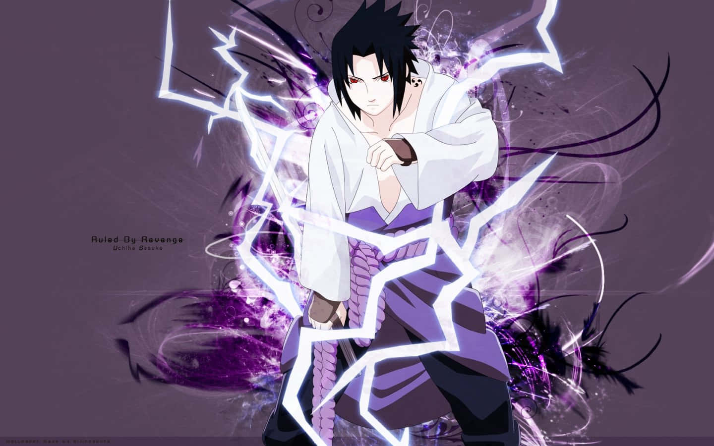 Purple Sasuke 桌布 壁紙 — 動漫角色宇智波鼬在深紫色背景下，周圍散發著發光的紫色查克拉斬擊，擺出姿勢。