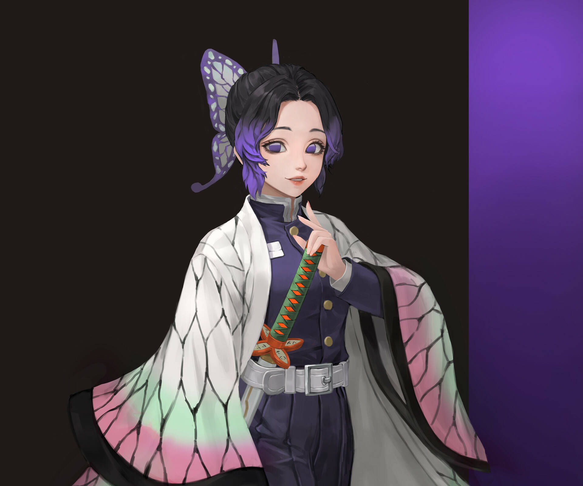 Shinobu 桌布 壁紙 — 動漫角色擁有蝴蝶翅膀和紫色頭髮，在深紫色漸變背景前手持武士刀。