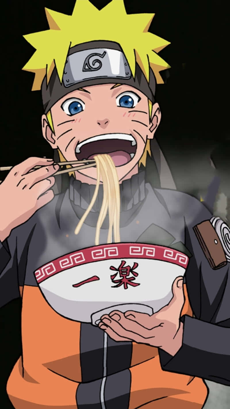 Naruto Ramen 桌布 壁紙 — 動漫角色漩渦鳴人在黑暗背景下用筷子熱情地吸食碗中熱氣騰騰的拉麵。