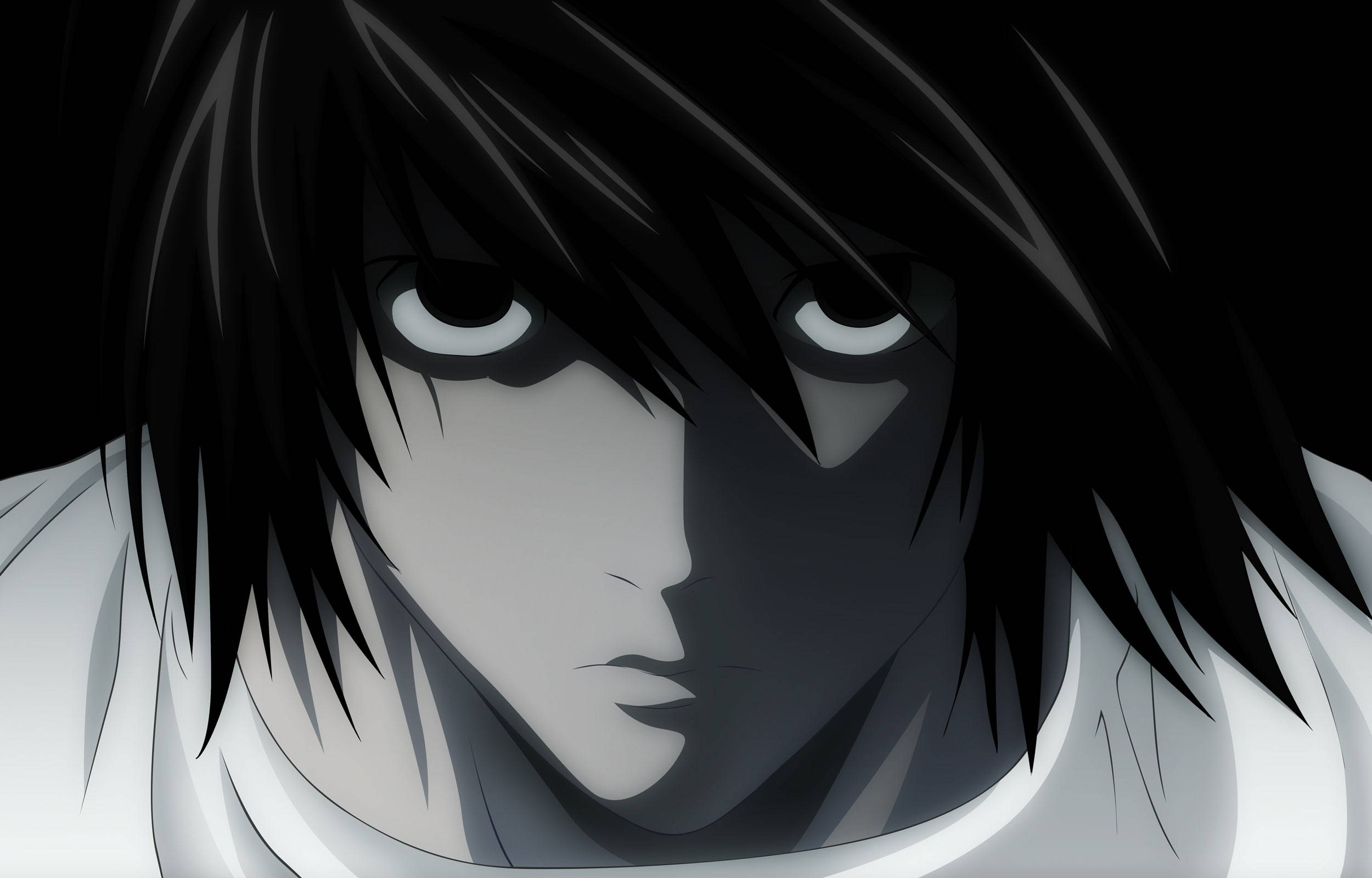 l death note 桌布 壁紙 — 動漫角色特寫，擁有尖銳的黑髮和強烈的白眼，背景為深色。