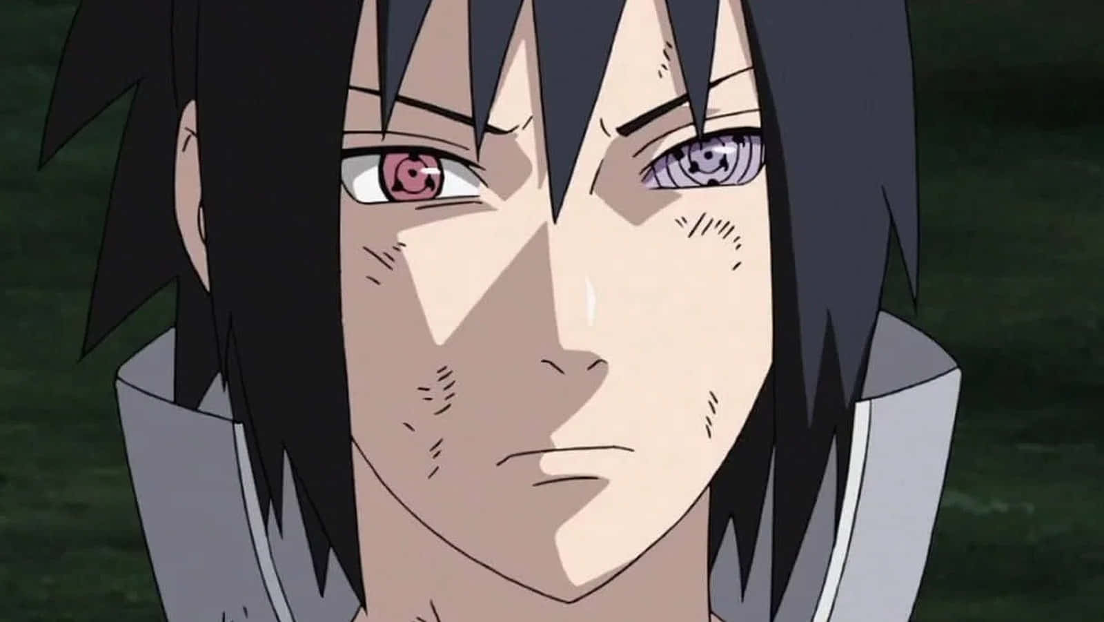 Sasuke Naruto 桌布 壁紙 — 動漫角色特寫，黑色刺蝟頭，獨特的紅色和紫色眼睛，展現強烈情感。