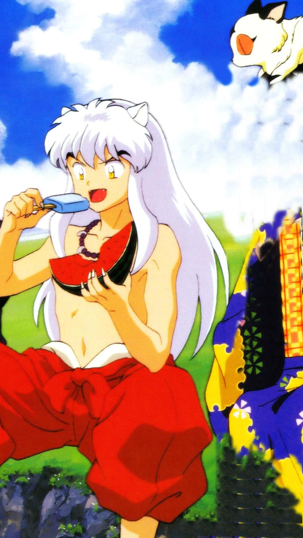 Inuyasha And Kirara 桌布 壁紙 — 動漫角色犬夜叉，白髮紅袴，在藍天白雲下吃西瓜。