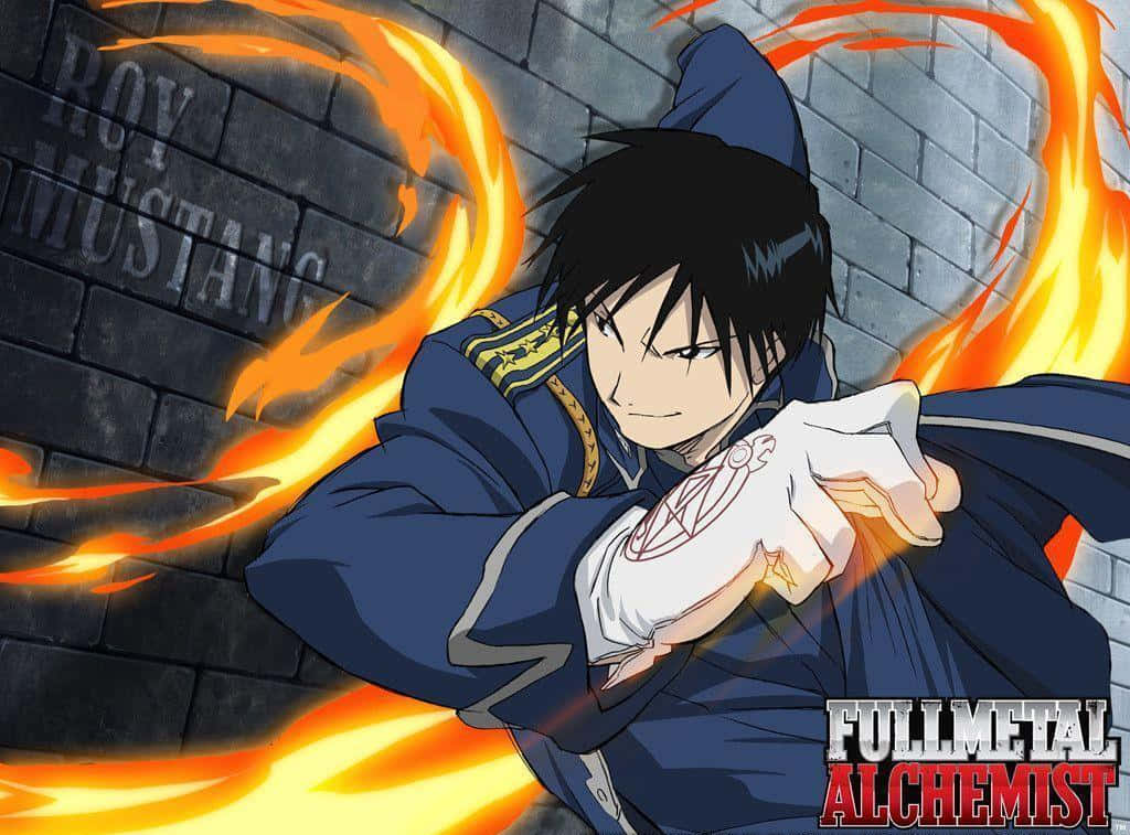 Roy Mustang 桌布 壁紙 — 動漫角色羅伊·馬斯坦古身穿軍服，從手中釋放火焰，對抗身後刻有他名字的磚牆。