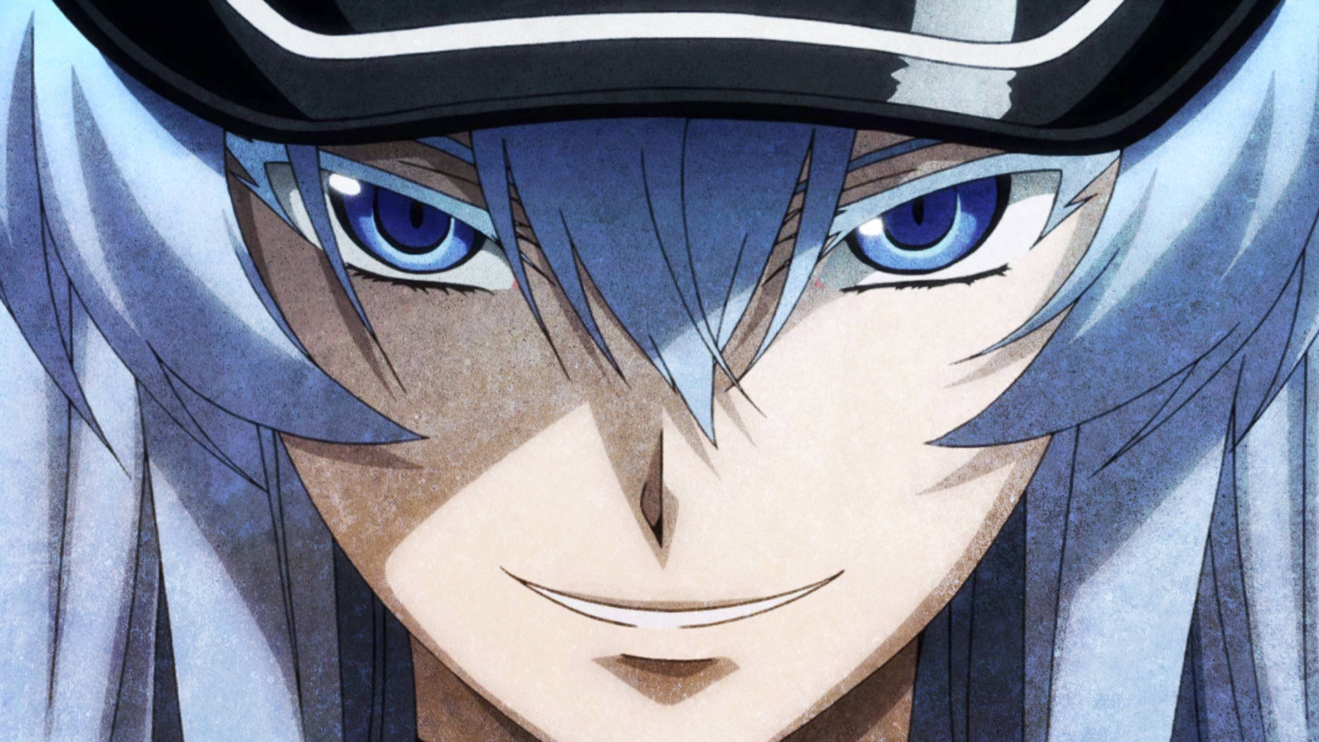 Esdeath 桌布 壁紙 — 動漫角色藍色頭髮和眼睛，戴著帶有白色條紋的黑色帽子的特寫。