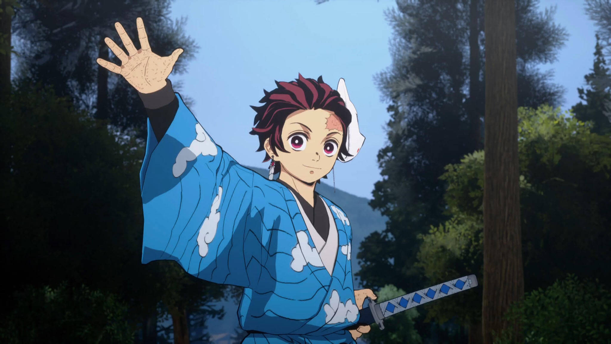 tanjiro pfp 桌布 壁紙 — 動漫角色身穿藍色浴衣，在森林中手持劍愉快地揮手。