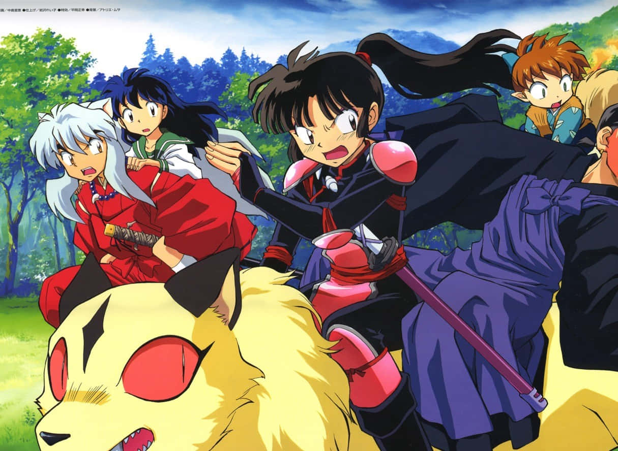Inuyasha And Shippo 桌布 壁紙 — 動漫角色騎著一隻巨大的黃狗，穿過茂密的綠色森林，在明亮的藍天下。